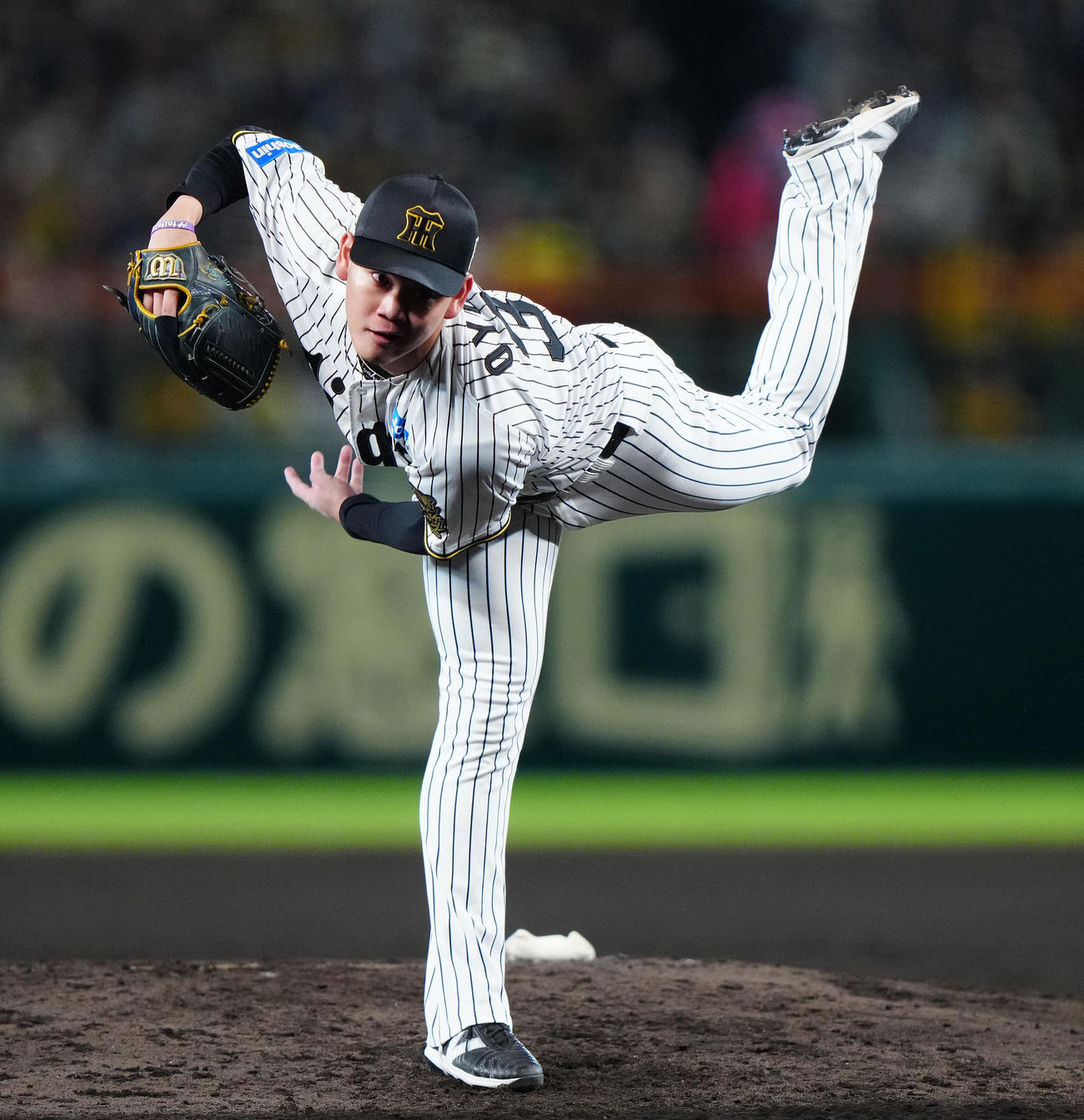 阪神対ソフトバンク　6回表途中から2番手で登板した阪神及川（撮影・鈴木みどり）