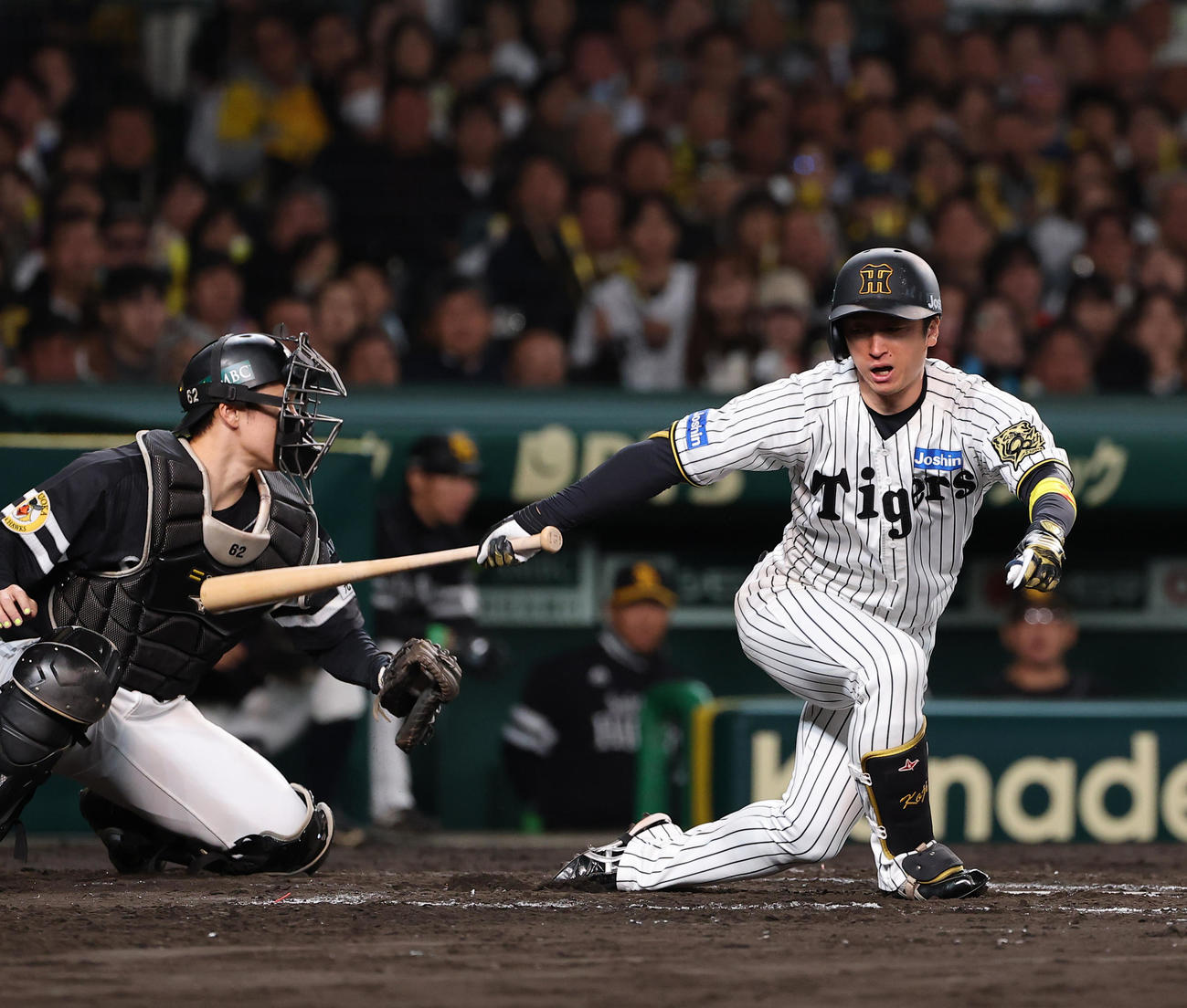 阪神対ソフトバンク　7回裏阪神1死三塁、近本は三振に倒れる（撮影・上田博志）