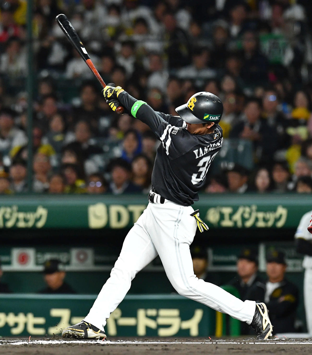 阪神対ソフトバンク　6回表ソフトバンク1死二塁、柳町は勝ち越しの適時右三塁打を放つ（撮影・岩下翔太）