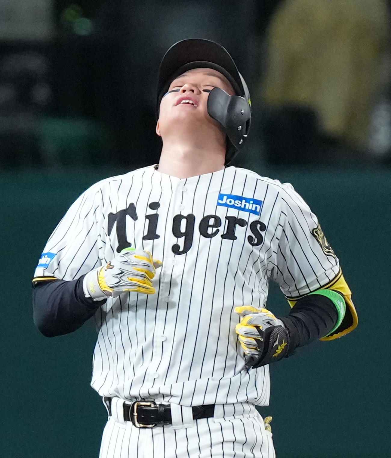 阪神対ソフトバンク　9回裏阪神2死一、二塁、森下は遊ゴロに倒れる（撮影・足立雅史）