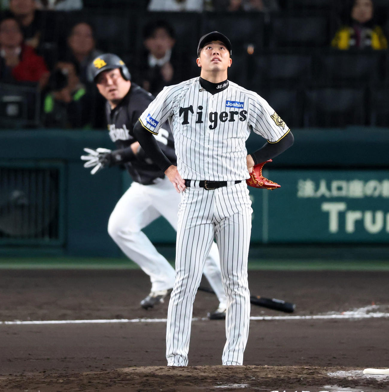 阪神対ソフトバンク　4回表ソフトバンク1死、才木は山川に中越えソロ本塁打を浴びる（撮影・加藤哉）