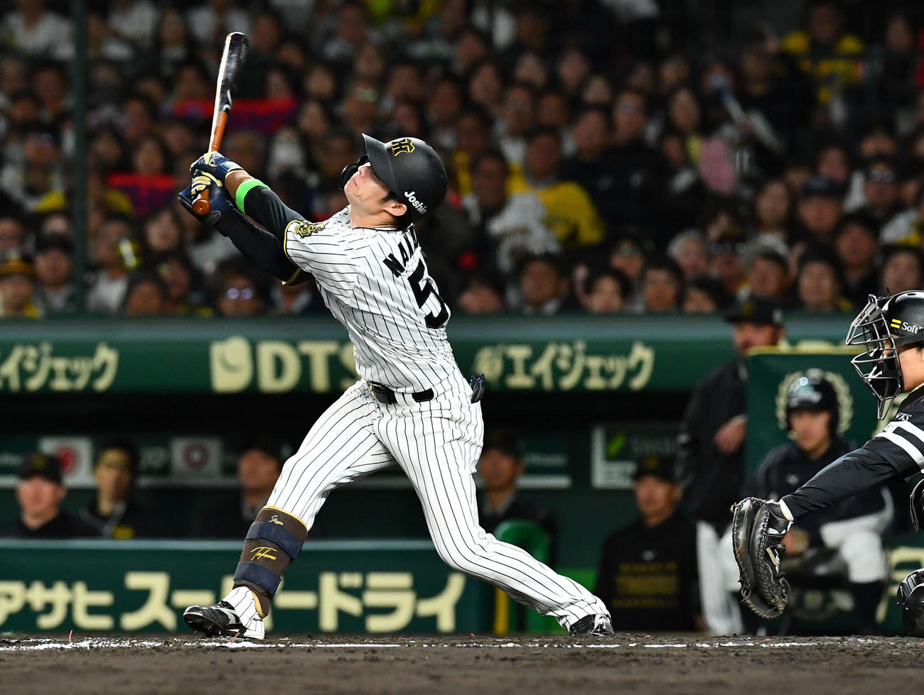 阪神対ソフトバンク　7回裏阪神2死三塁、空振り三振に倒れた中野（撮影・岩下翔太）