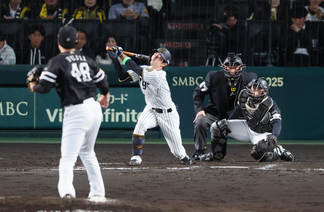 阪神対ソフトバンク　7回裏阪神2死三塁、三振に倒れる中野。投手藤井（撮影・加藤哉）