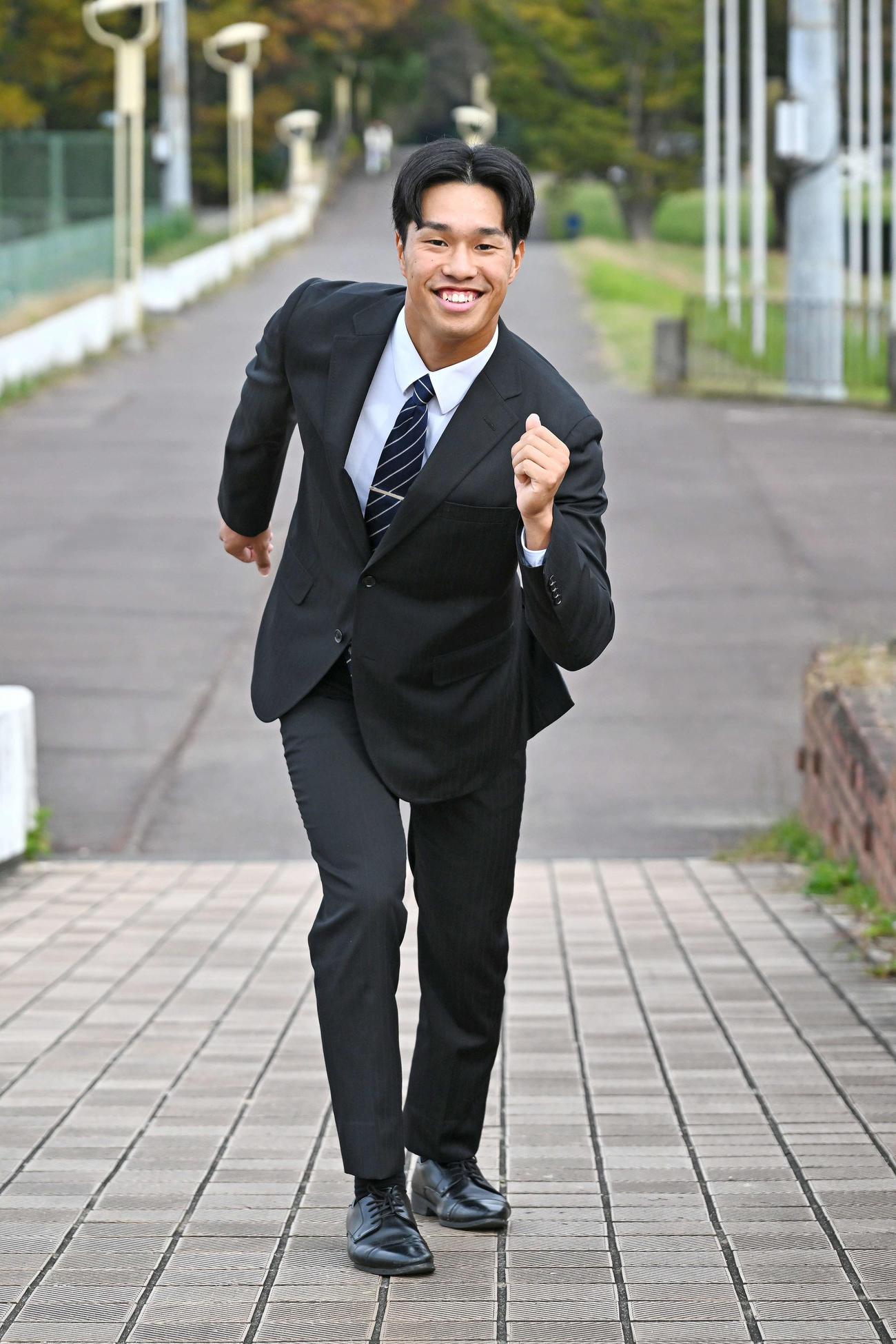指名あいさつを受けた阪神ドラフト3位の筑波大・岡城は俊足で盗塁王を目指す（撮影・滝沢徹郎）