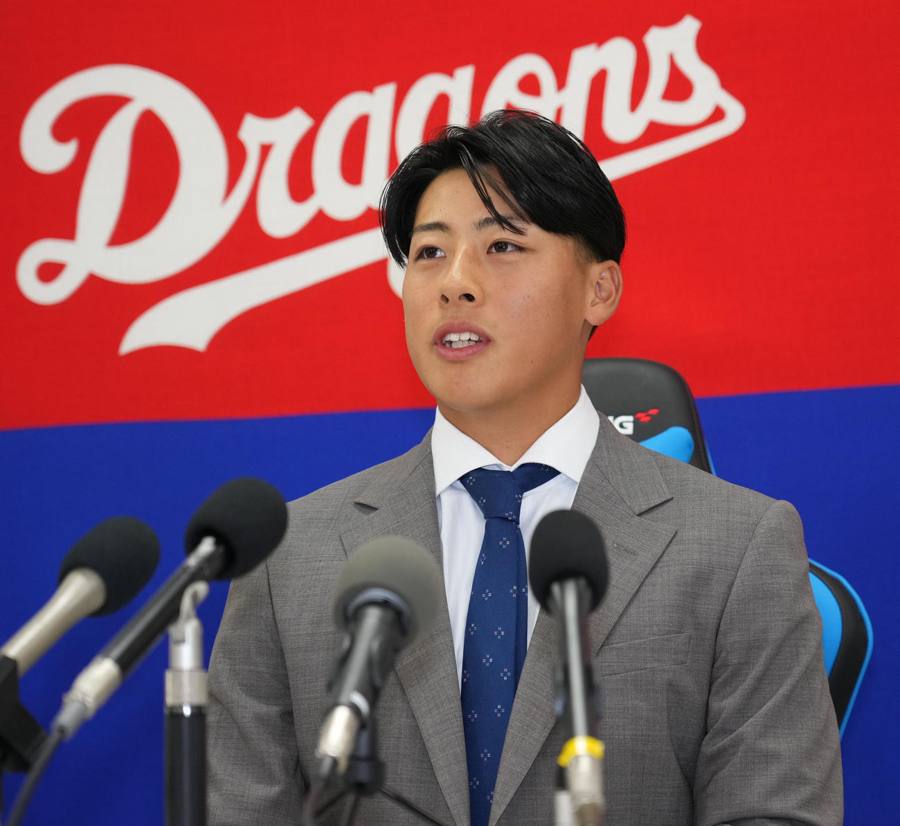 契約交渉を終え会見する高橋幸（撮影・森本幸一）