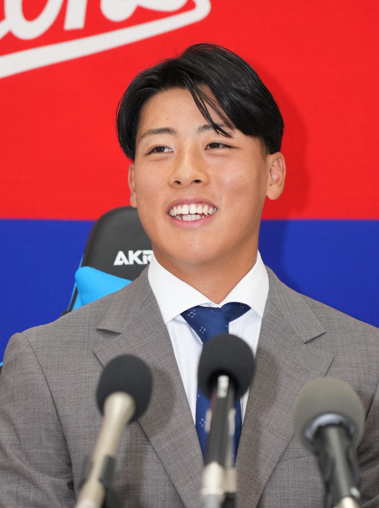 契約交渉を終え会見する高橋幸（撮影・森本幸一）