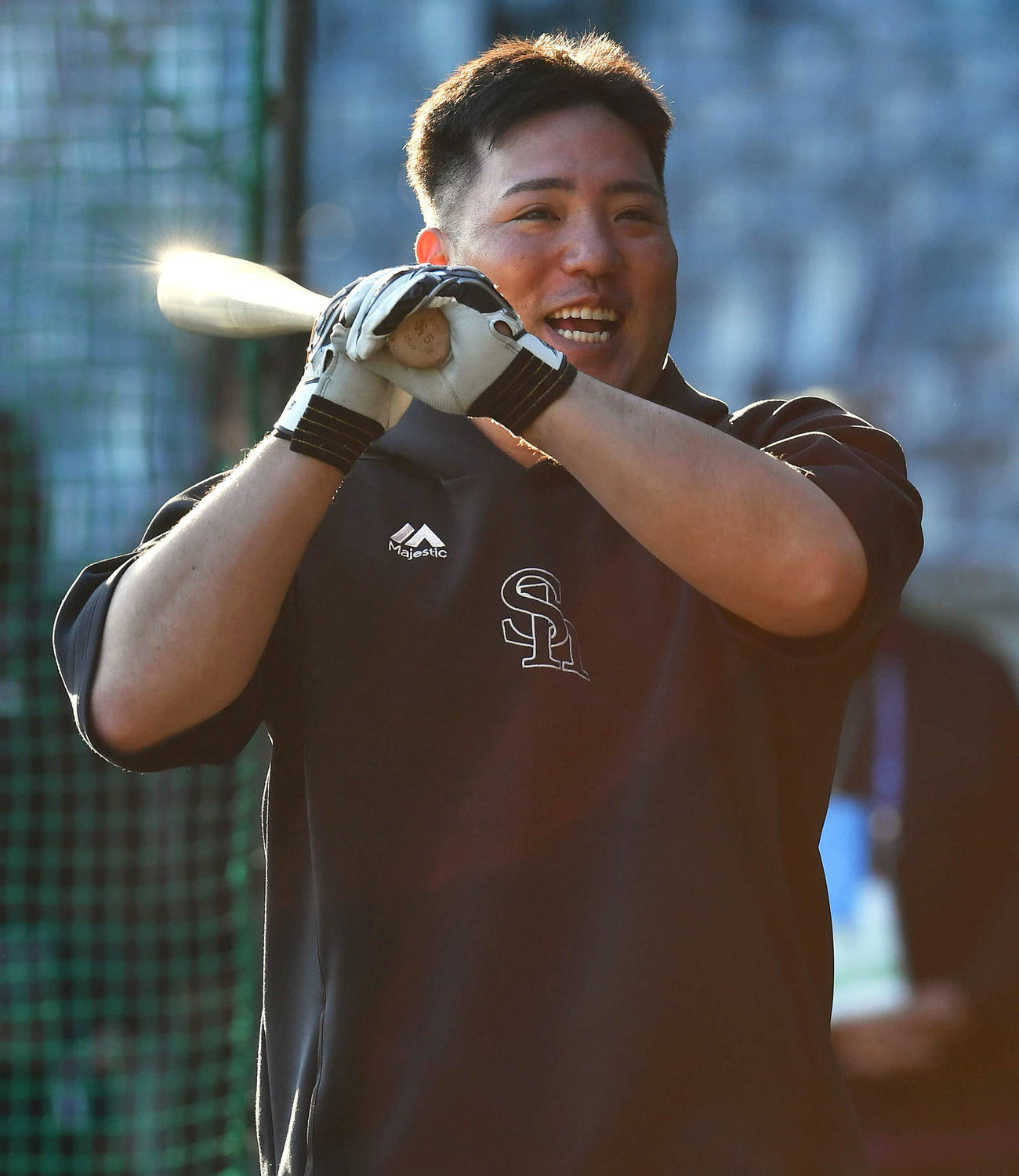 阪神対ソフトバンク　笑顔で打撃練習を行うソフトバンク山川（撮影・岩下翔太）