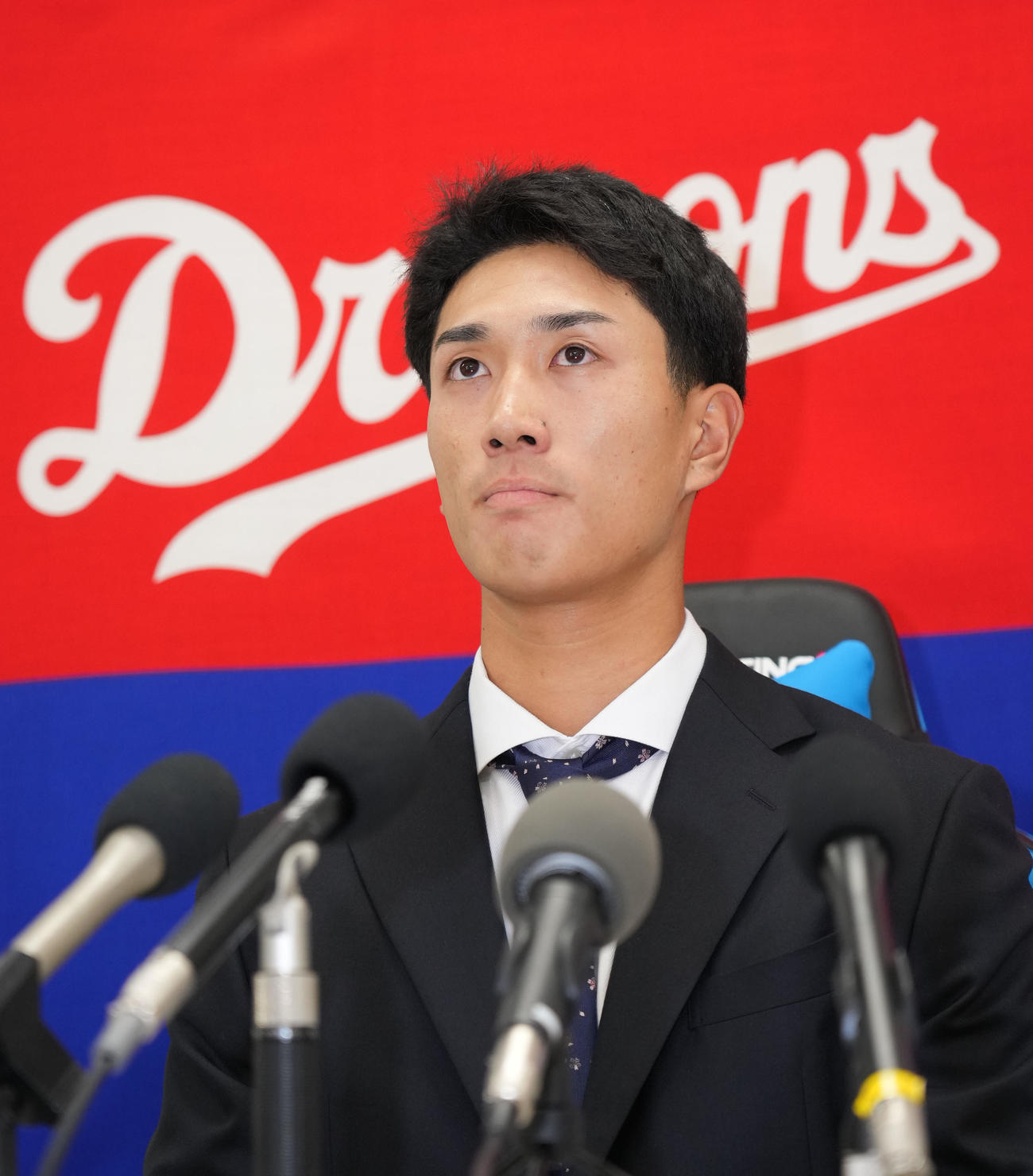 契約交渉を終え会見する森駿（撮影・森本幸一）