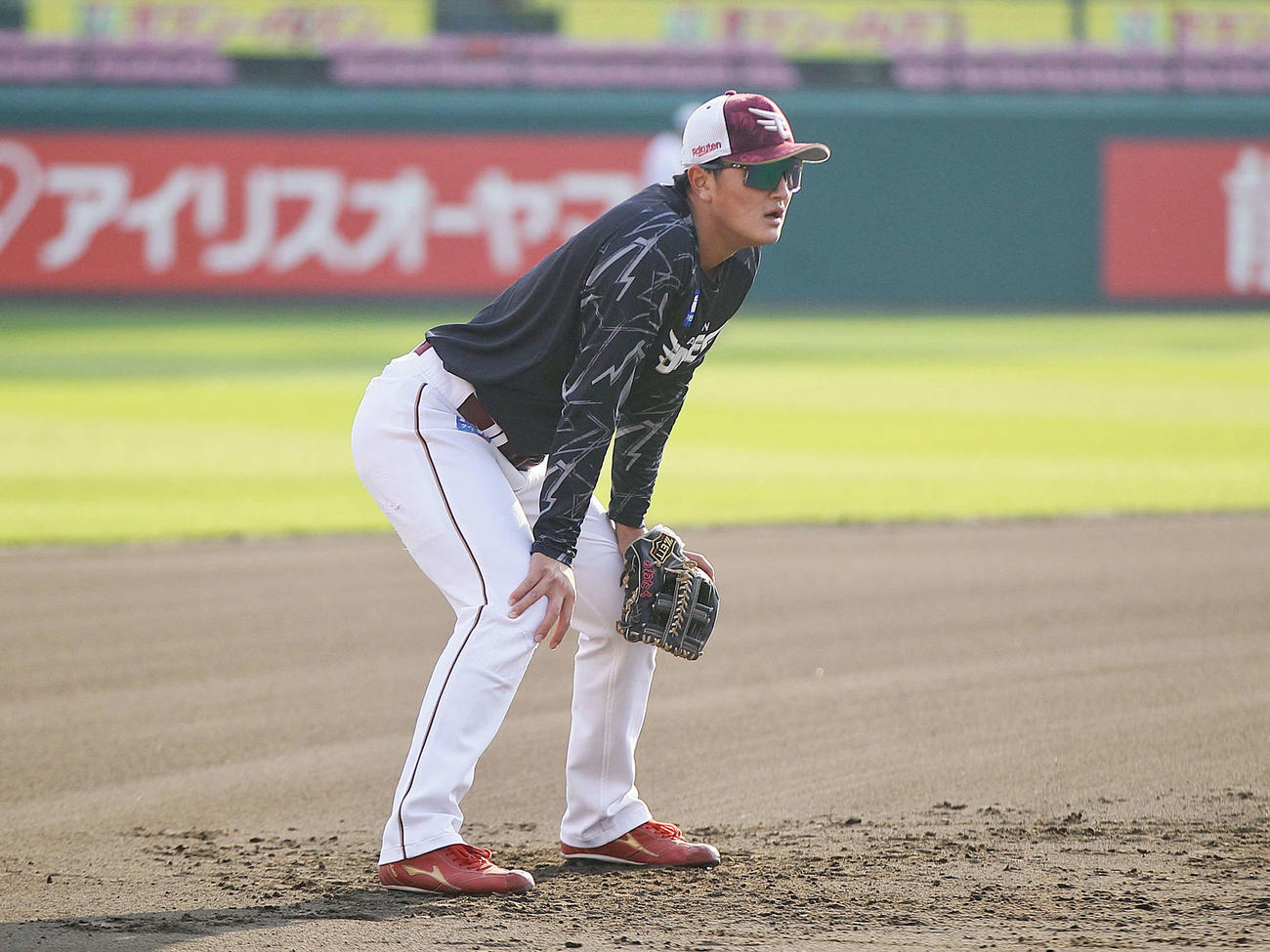 内野ノックを受ける楽天青野（撮影・高橋香奈）