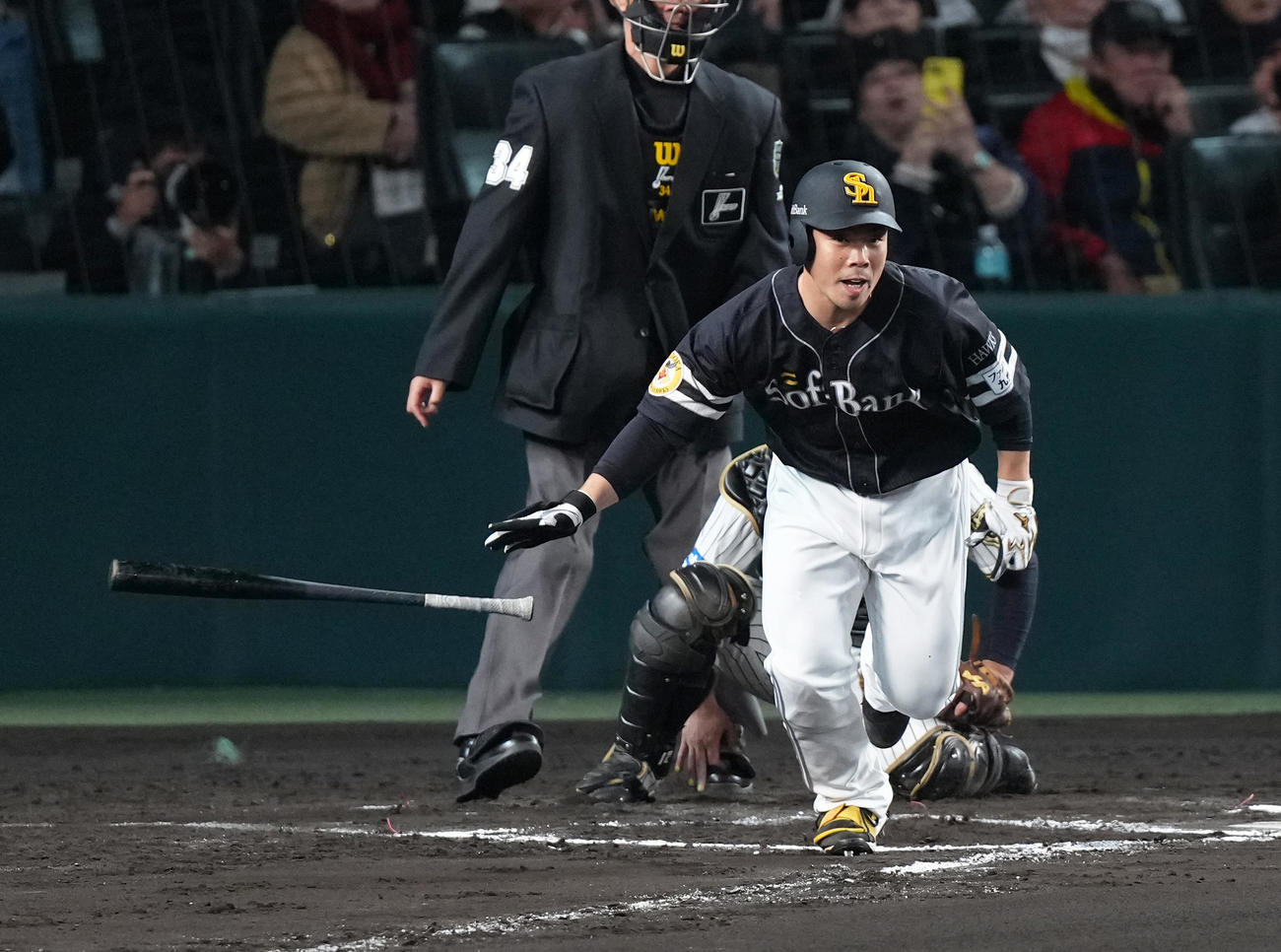 阪神対ソフトバンク　6回表ソフトバンク2死二塁、代打近藤は右前適時打を放つ（撮影・足立雅史）