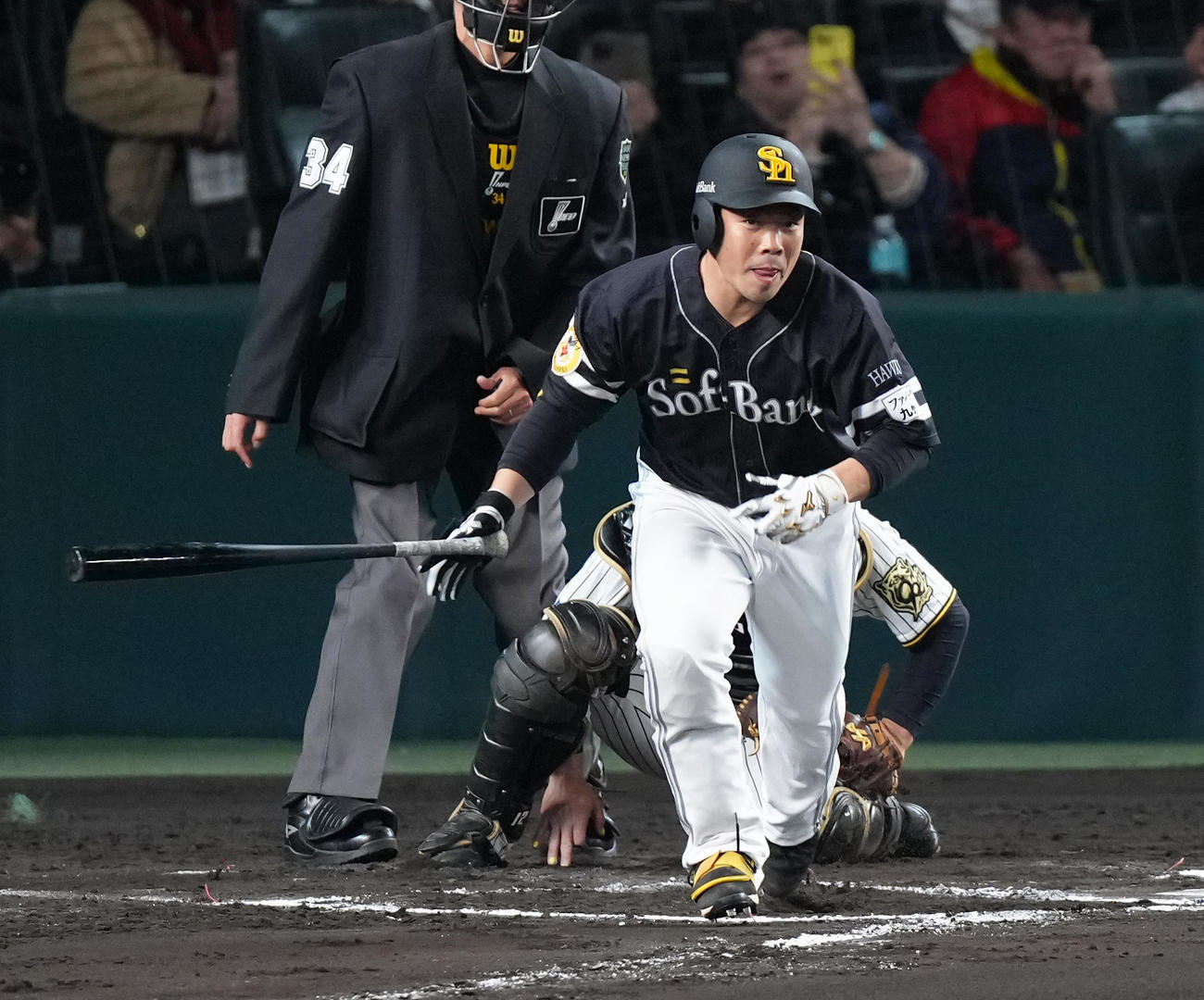 阪神対ソフトバンク　6回表ソフトバンク2死二塁、代打近藤は右前適時打を放つ（撮影・足立雅史）