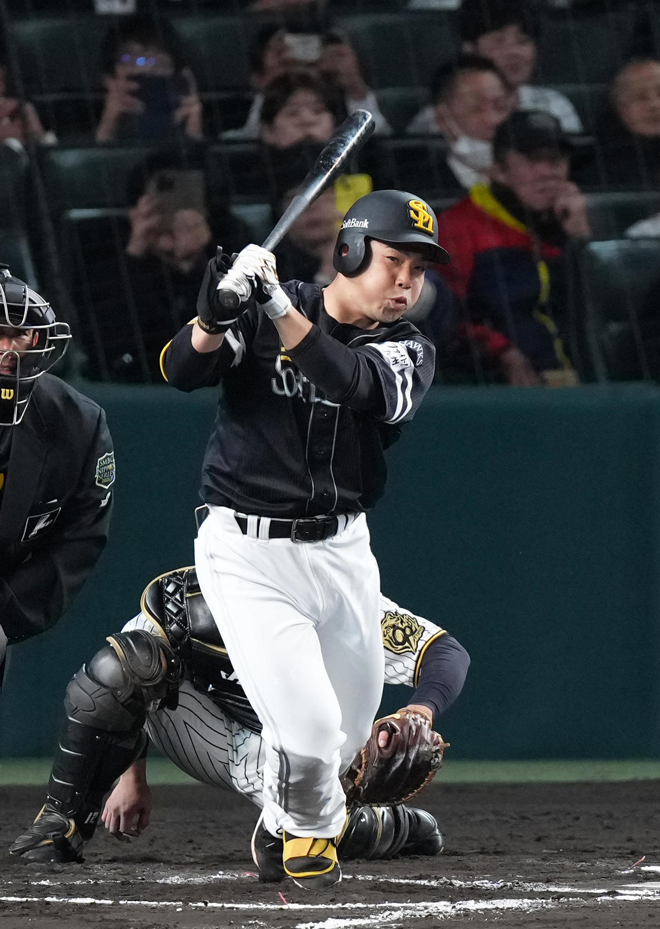 阪神対ソフトバンク　6回表ソフトバンク2死二塁、代打近藤は右前適時打を放つ（撮影・足立雅史）