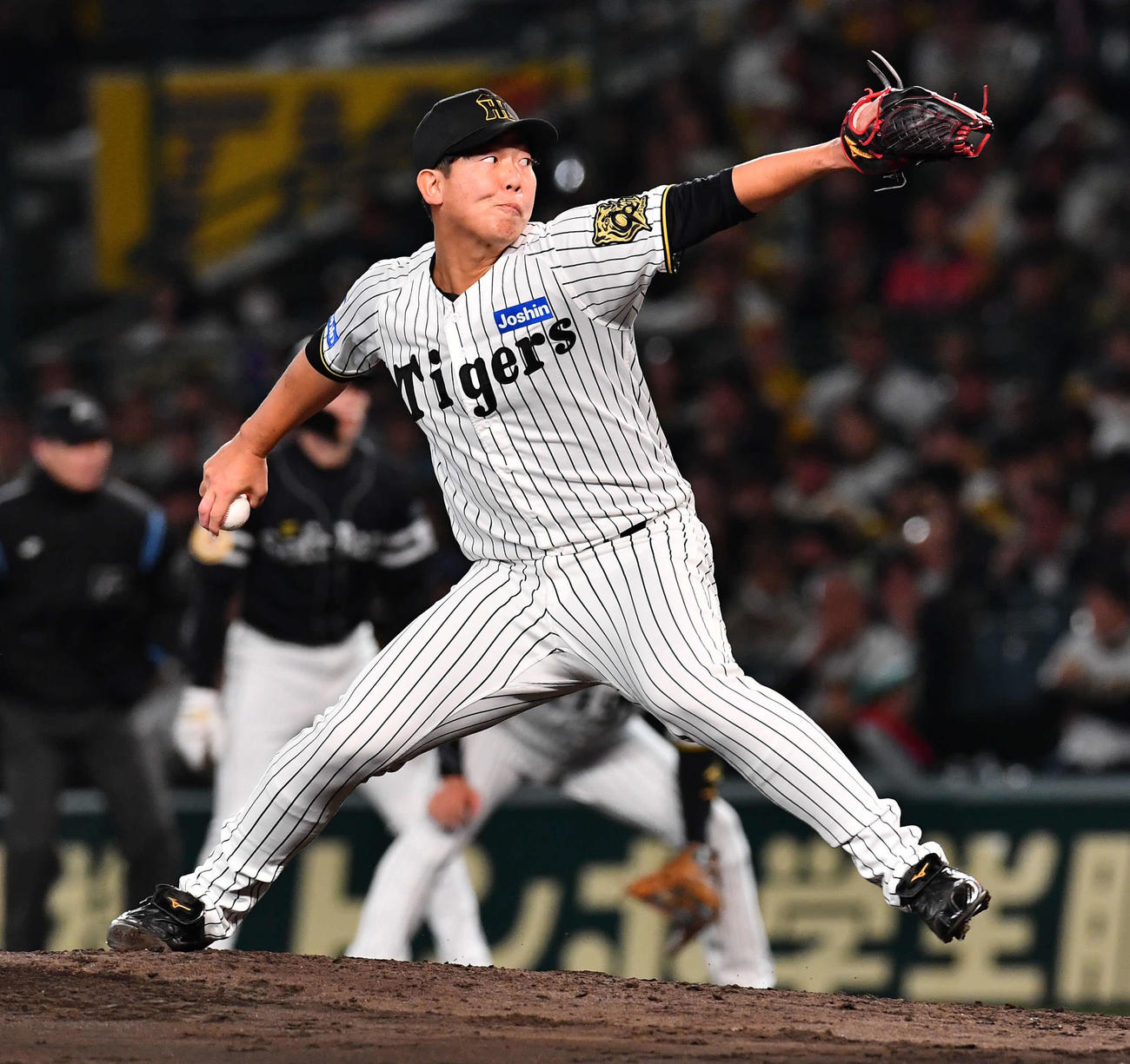 阪神対ソフトバンク　5回表ソフトバンク1死満塁から登板した、阪神2番手の畠（撮影・岩下翔太）