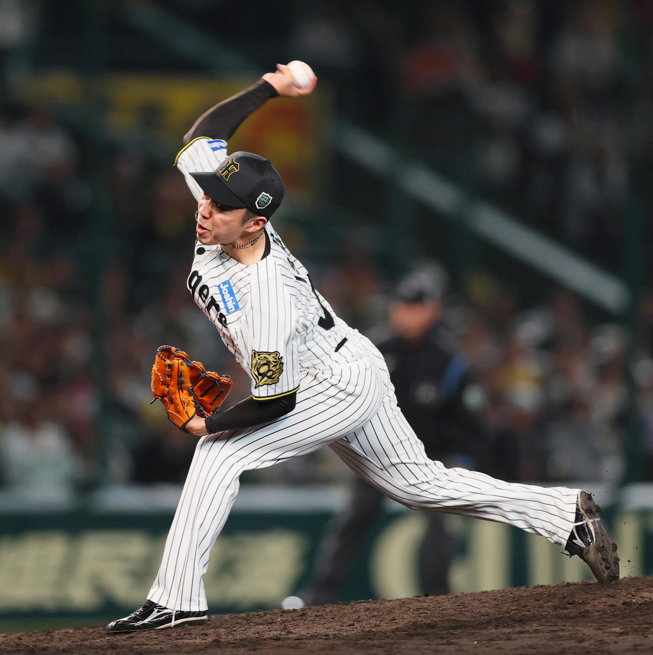 阪神対ソフトバンク　9回表に登板する石井（撮影・上山淳一）