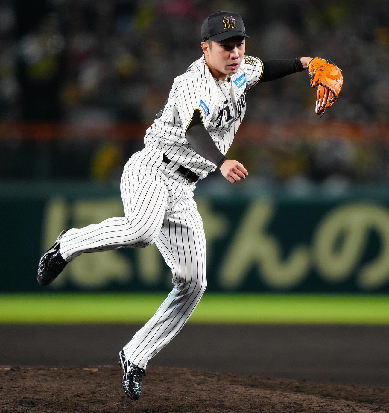 阪神対ソフトバンク　9回表から5番手で登板した阪神石井（撮影・鈴木みどり）