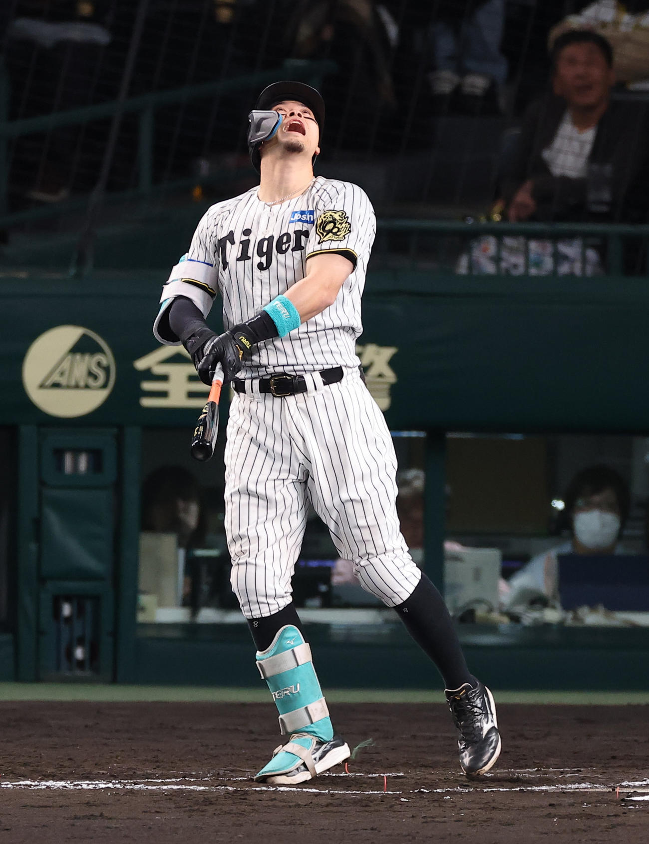 阪神対ソフトバンク　6回裏阪神無死二塁、佐藤輝は三邪飛に倒れる（撮影・上田博志）