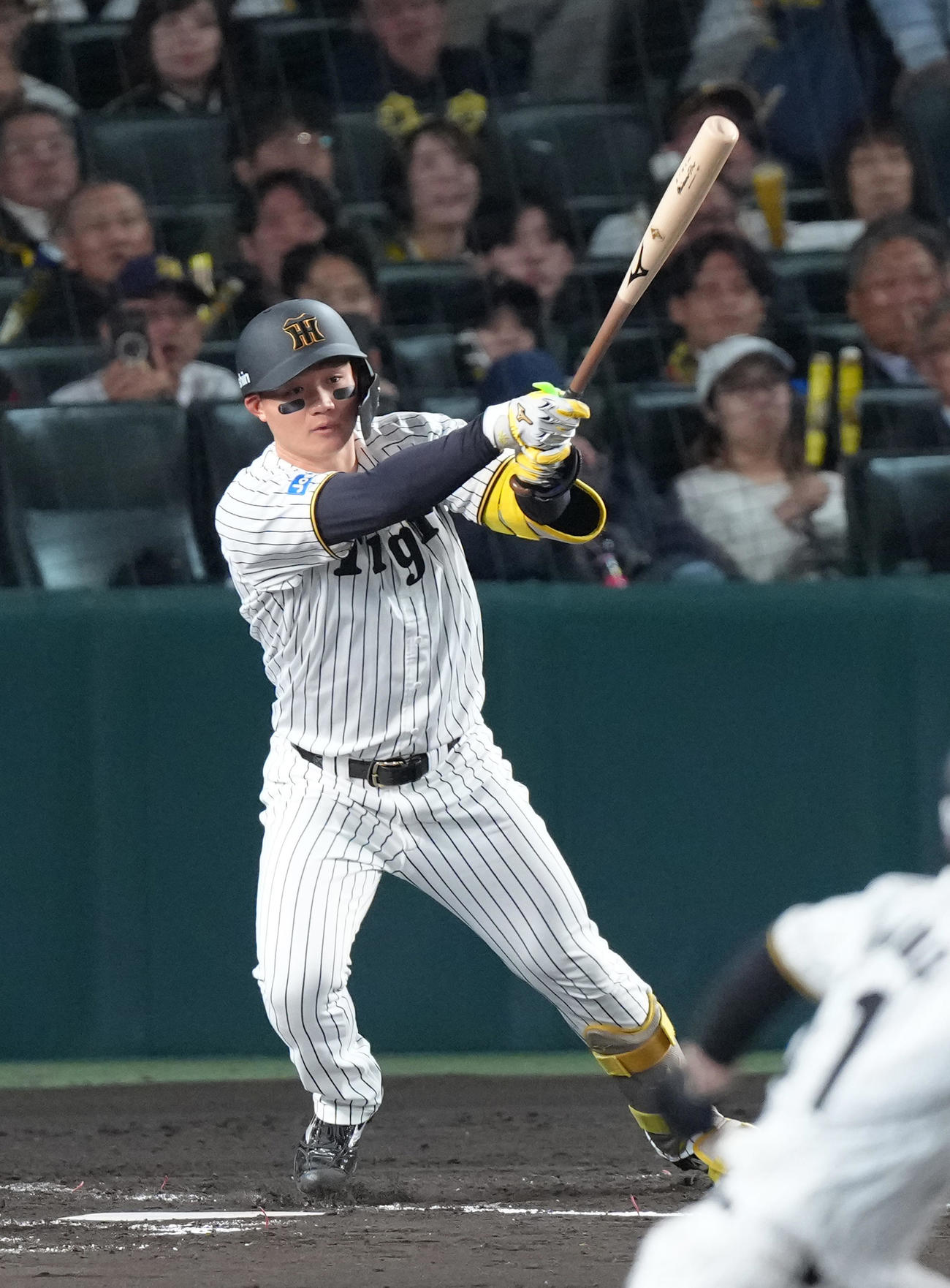 阪神対ソフトバンク　3回裏阪神2死一塁、森下は右前打を放つ（撮影・足立雅史）