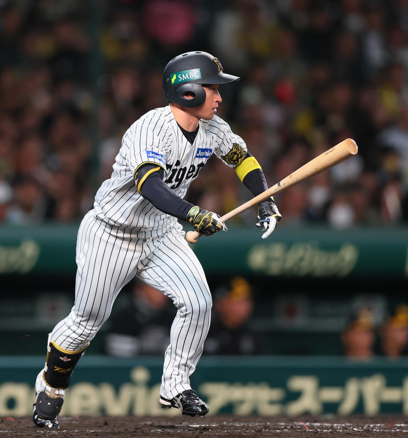 阪神対ソフトバンク　5回裏阪神2死、近本は中前打を放つ（撮影・上山淳一）