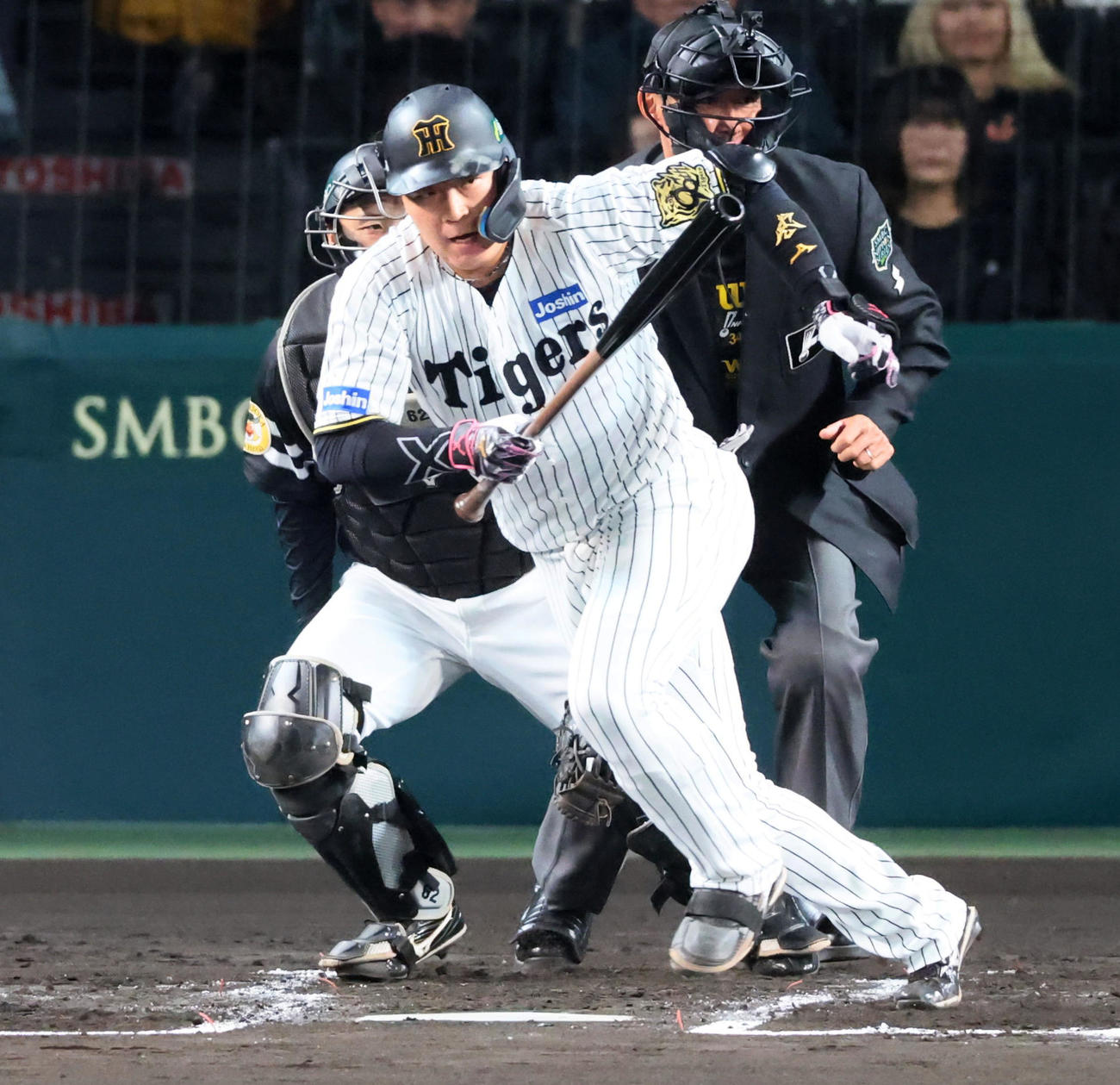 阪神対ソフトバンク　2回裏阪神1死、大山は左前打を放つ（撮影・加藤哉）