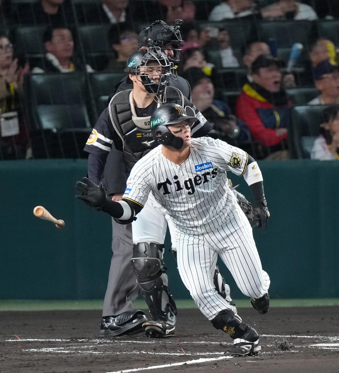 阪神対ソフトバンク　2回裏阪神1死一塁、前川は左飛に倒れる（撮影・足立雅史）
