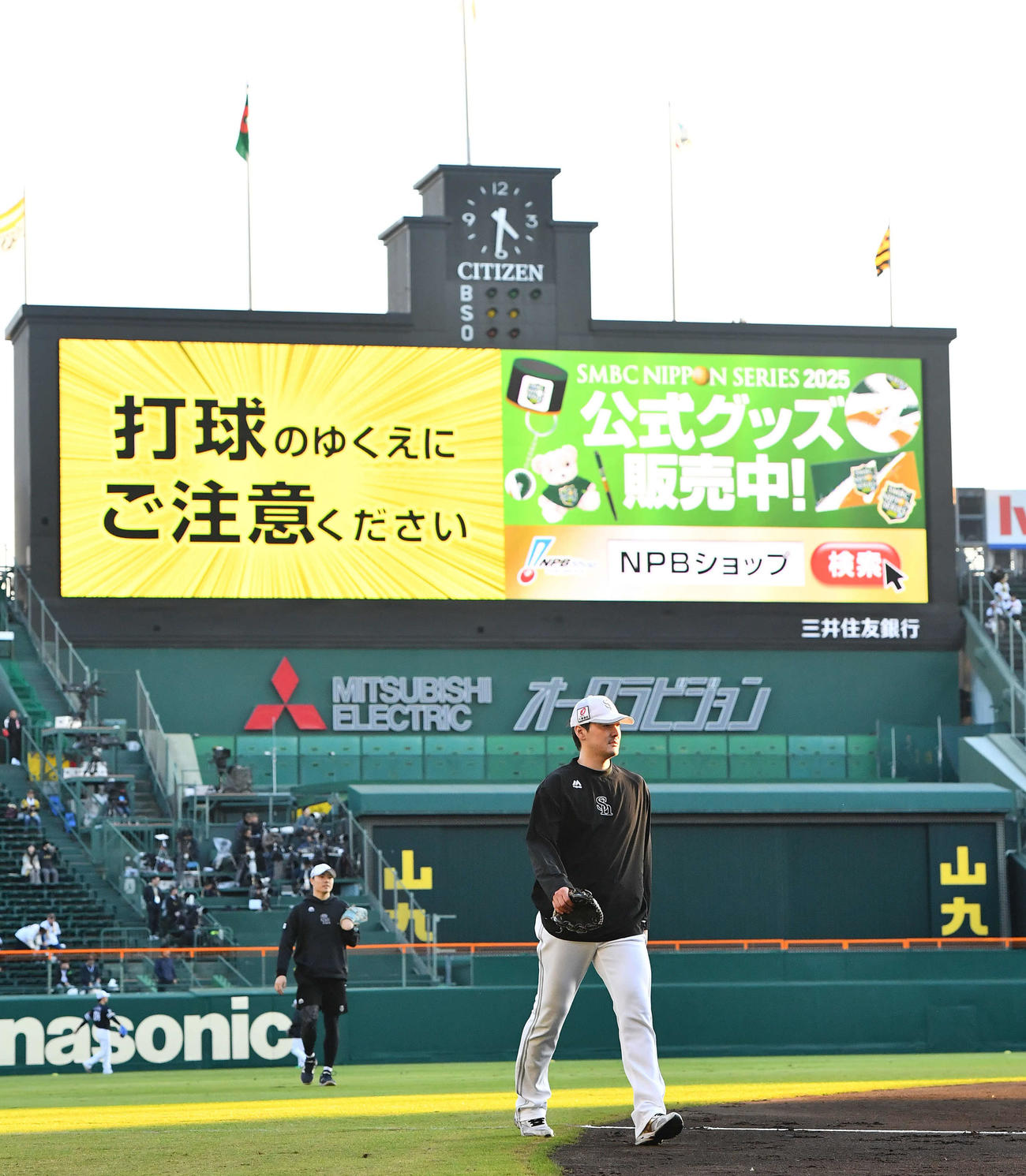 阪神対ソフトバンク　練習を終えて引き揚げるソフトバンク有原（撮影・岩下翔太）