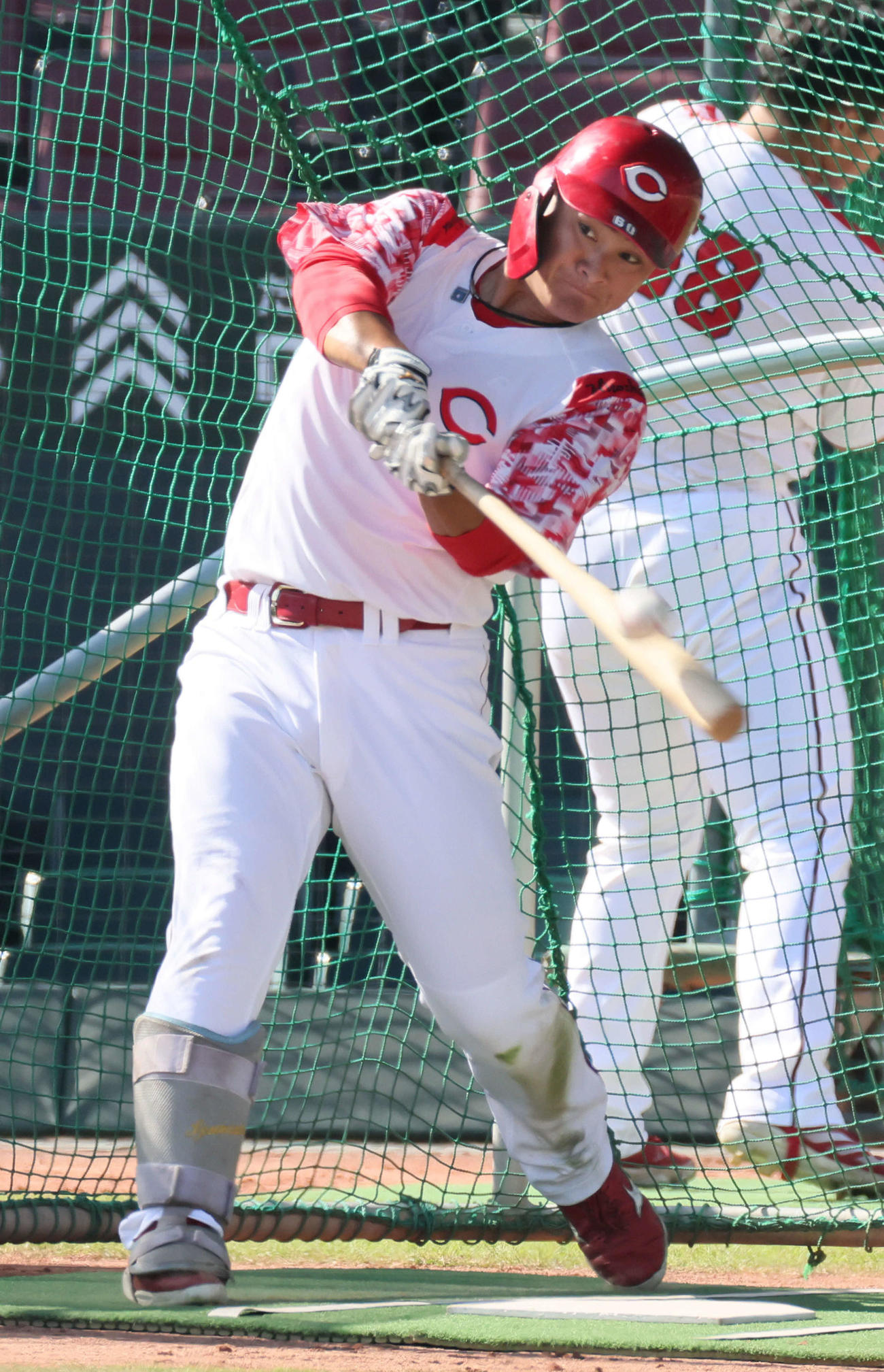 打撃練習をする田村（撮影・加藤孝規）