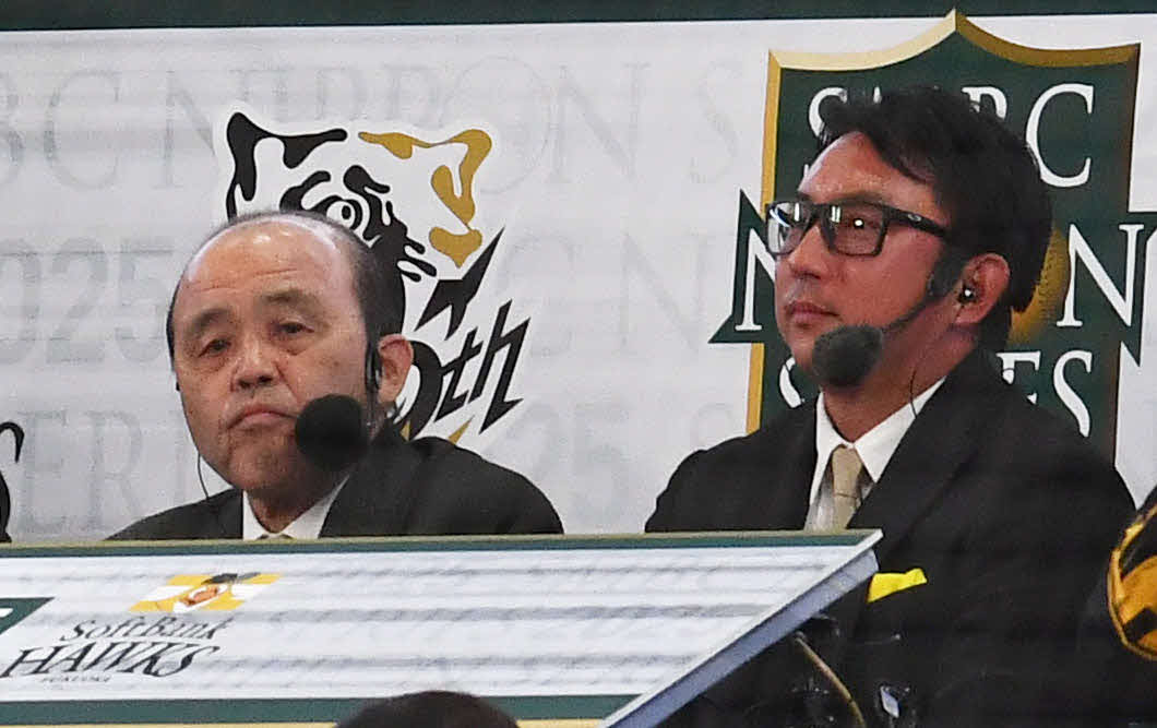 阪神対ソフトバンク　中継の解説を務める阪神岡田オーナー付顧問（左）と川崎宗則氏（撮影・岩下翔太）