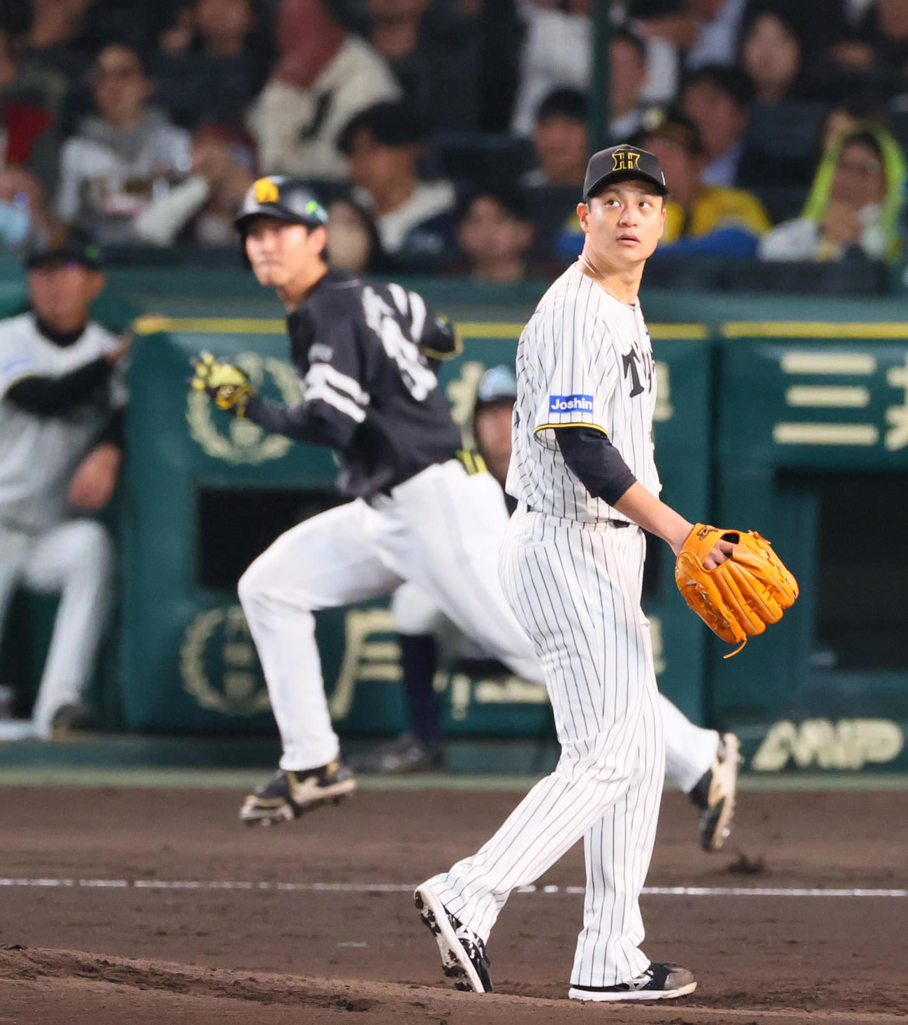 阪神対ソフトバンク　4回表ソフトバンク2死、大竹は柳町を中飛に仕留める（撮影・上山淳一）