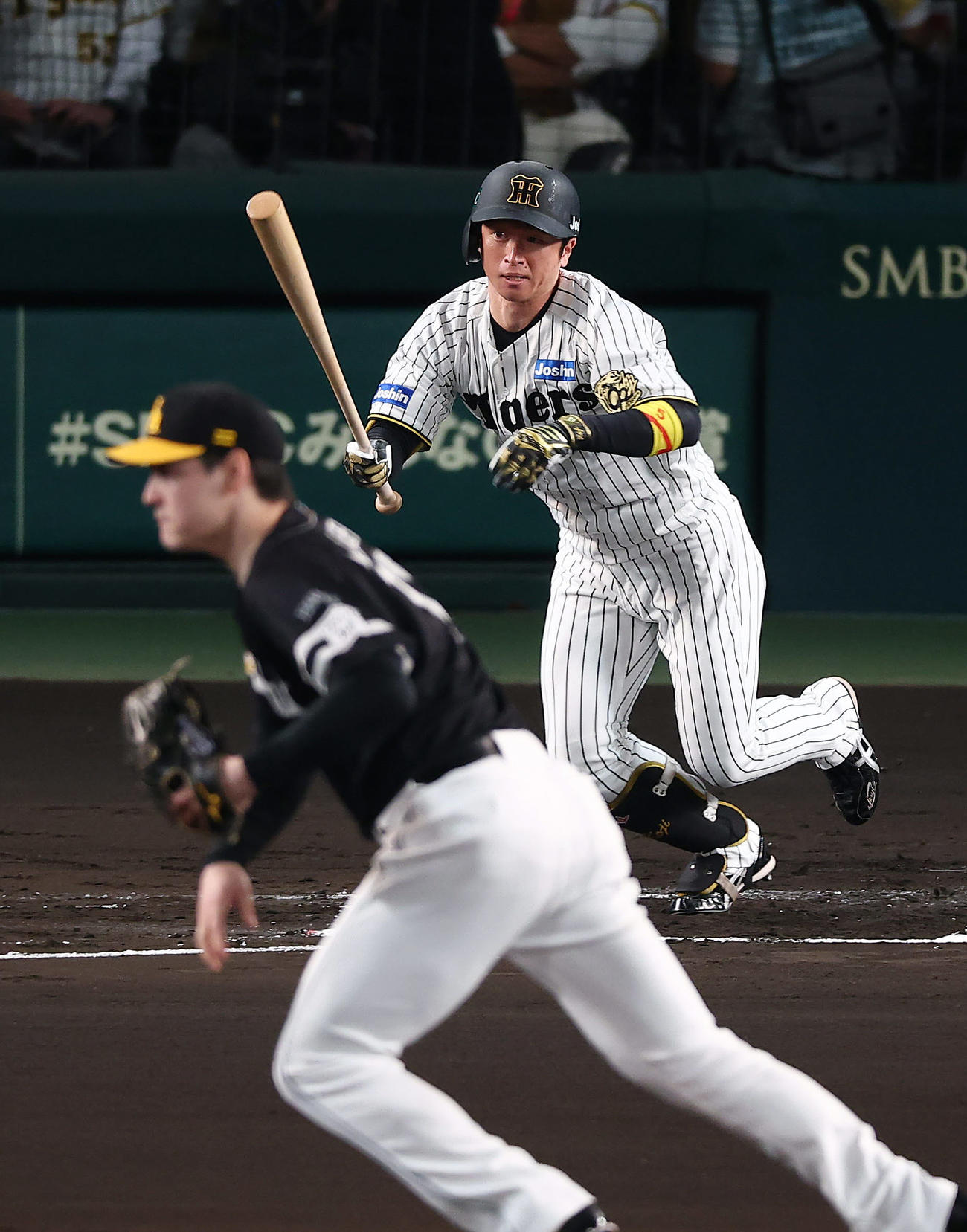 阪神対ソフトバンク　1回裏阪神無死、二ゴロに倒れる近本。投手有原（撮影・前田充）