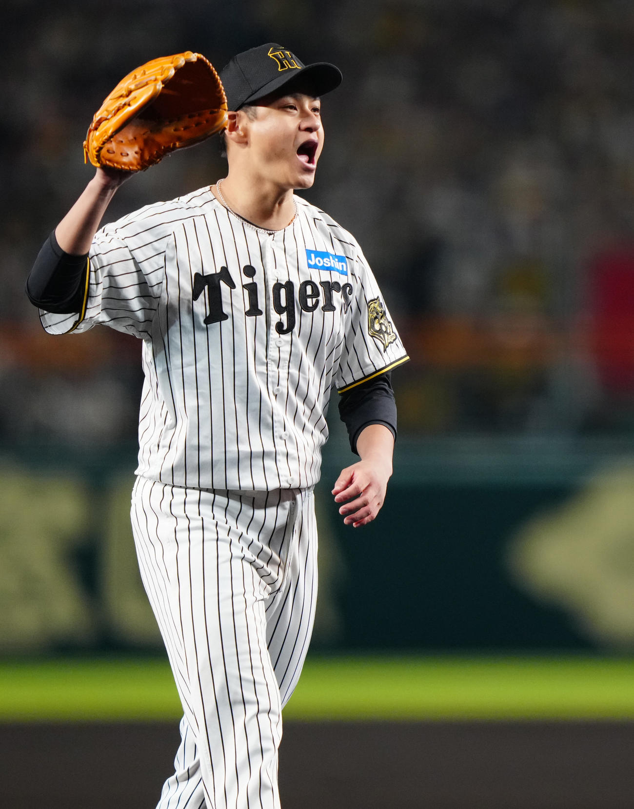 阪神対ソフトバンク　6回表ソフトバンク2死一塁、周東を左飛に仕留め、雄たけびを上げる大竹（撮影・鈴木みどり）