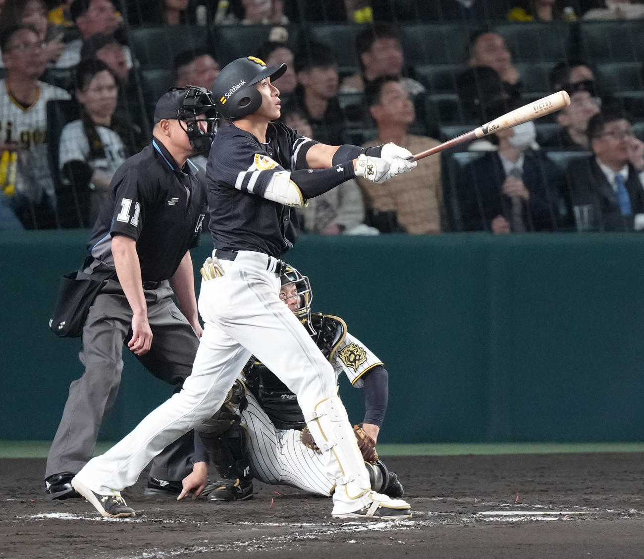阪神対ソフトバンク　8回表ソフトバンク1死一塁、柳田は左越え2点本塁打を放つ（撮影・足立雅史）