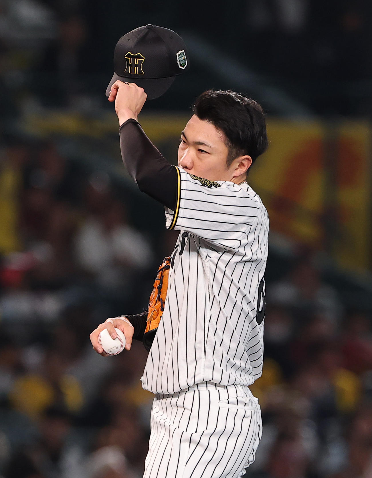 阪神対ソフトバンク　8回表ソフトバンク1死一塁、石井は柳田に同点本塁打を浴びる（撮影・上田博志）