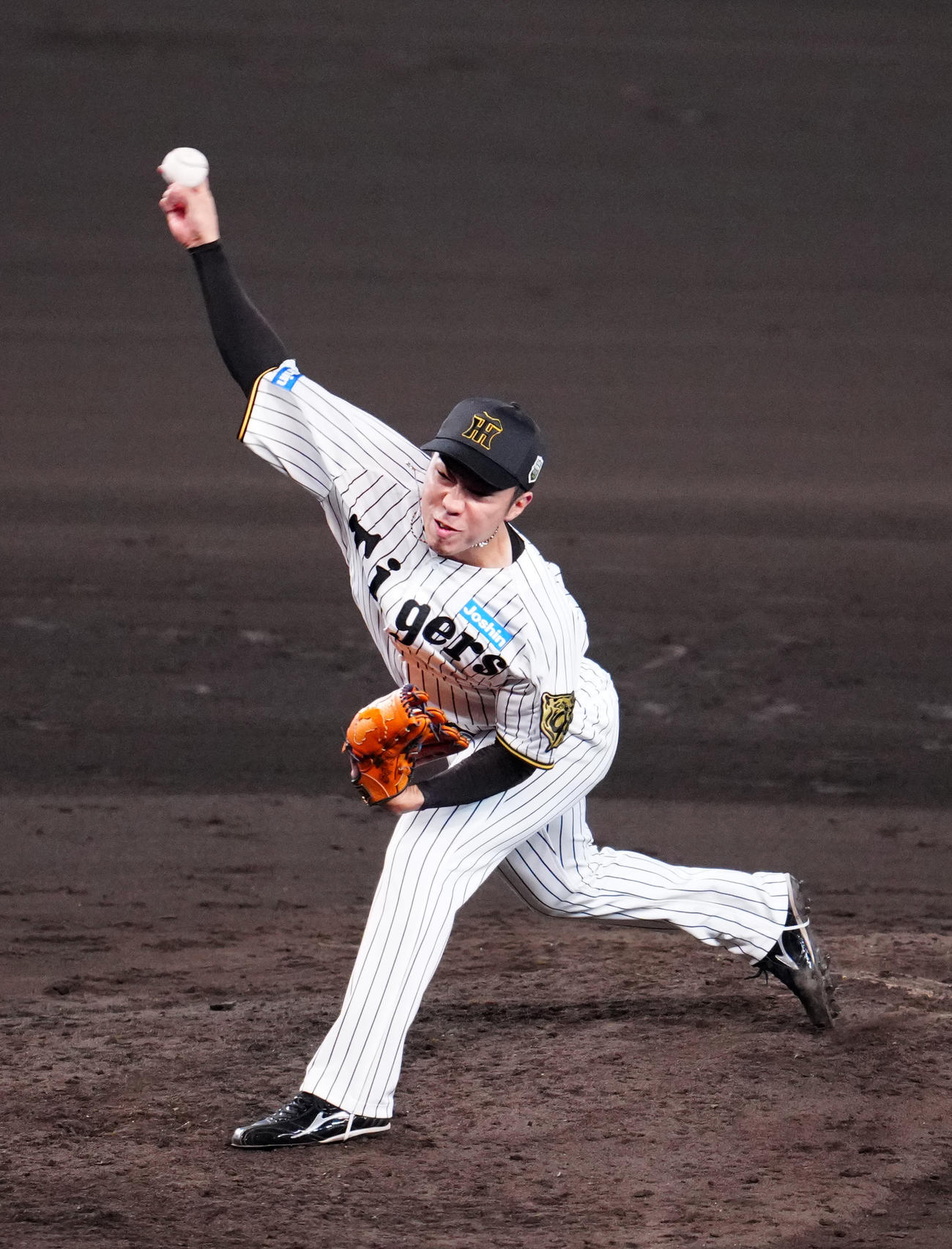 阪神対ソフトバンク　阪神3番手の石井（撮影・江口和貴）