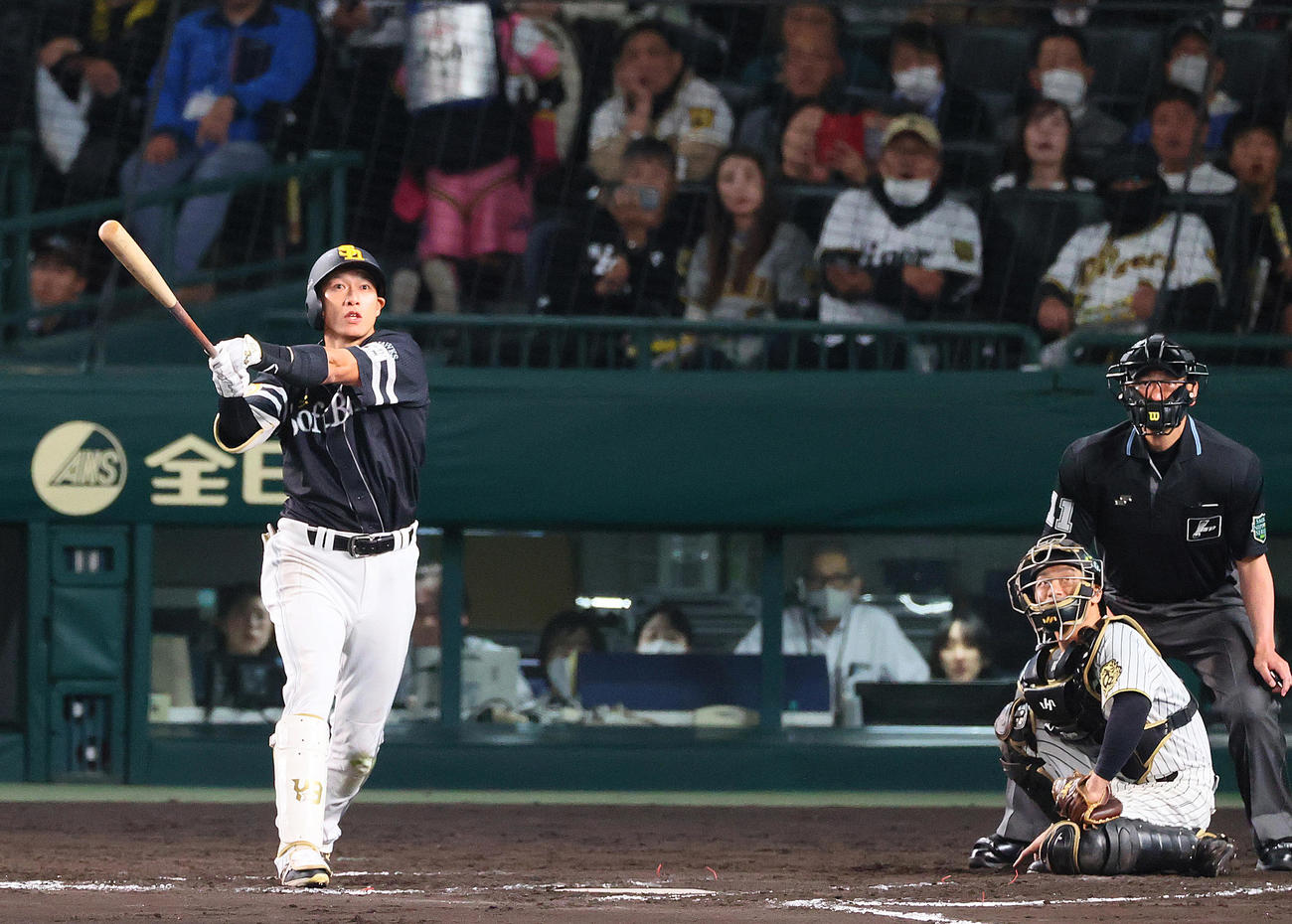 阪神対ソフトバンク　8回表ソフトバンク1死一塁、柳田は左越え2点本塁打を放つ（撮影・上山淳一）