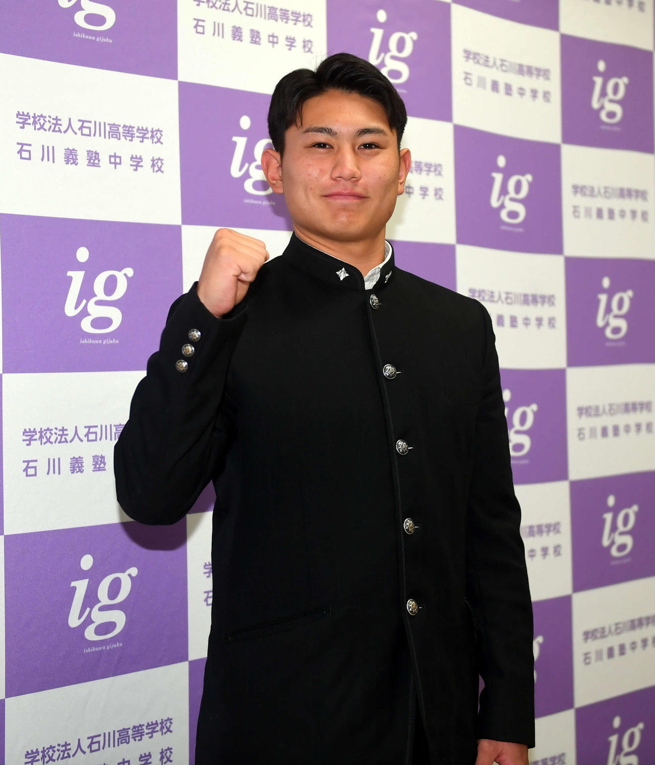 指名あいさつを受けた楽天ドラフト4位の学法石川・大栄（撮影・山田愛斗）