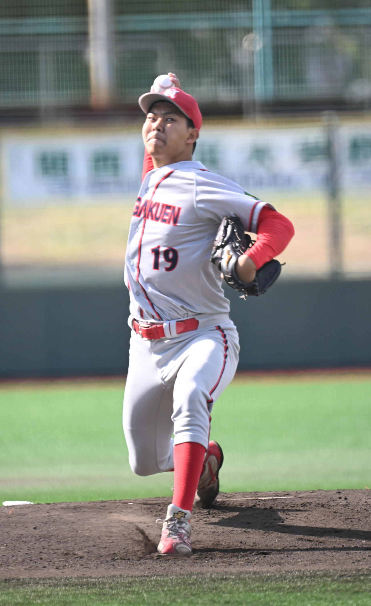 大産大対奈良学園大　先発する奈良学園大・矢川（撮影・和賀正仁）