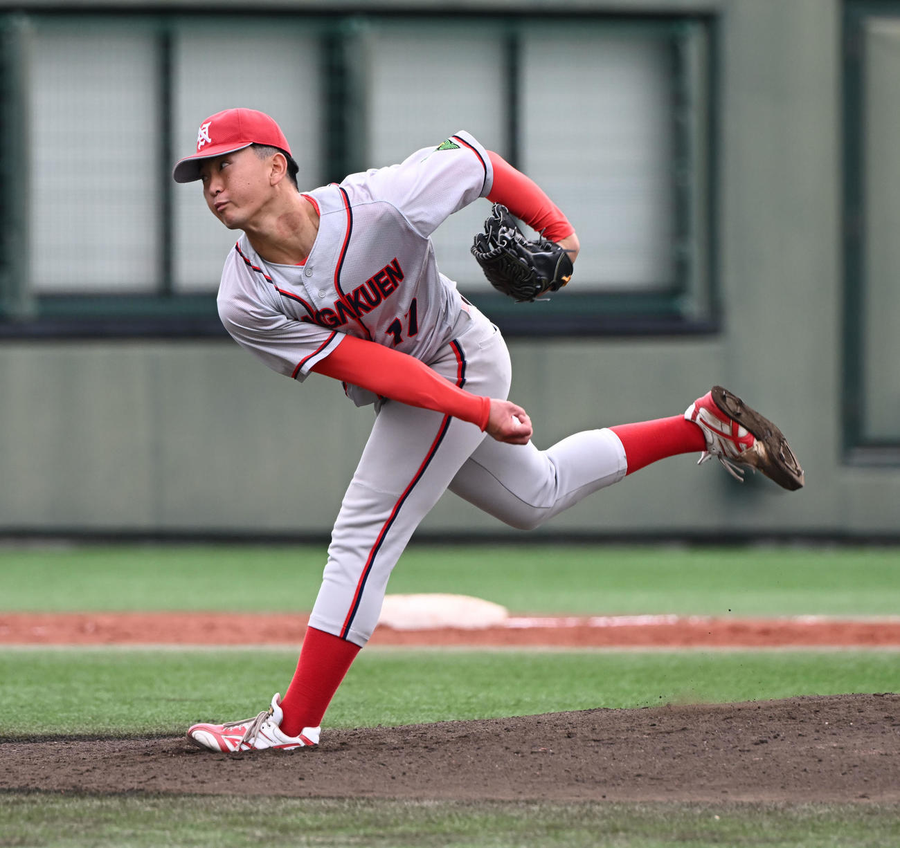 大産大対奈良学園大　4回、奈良学園大の2番手で登板する近藤（撮影・和賀正仁）