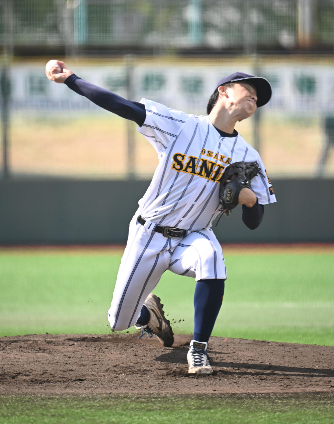 大産大対奈良学園大　先発する大産大・長友（撮影・和賀正仁）