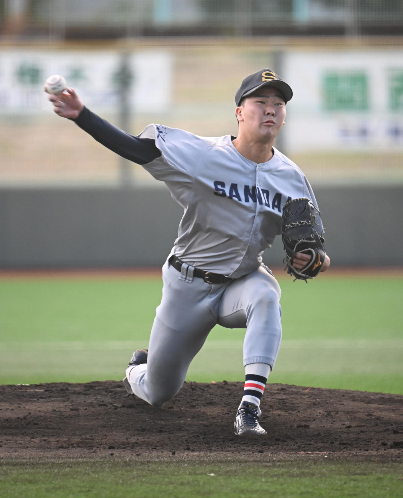 立命大対京産大　先発する京産大・田村（撮影・和賀正仁）