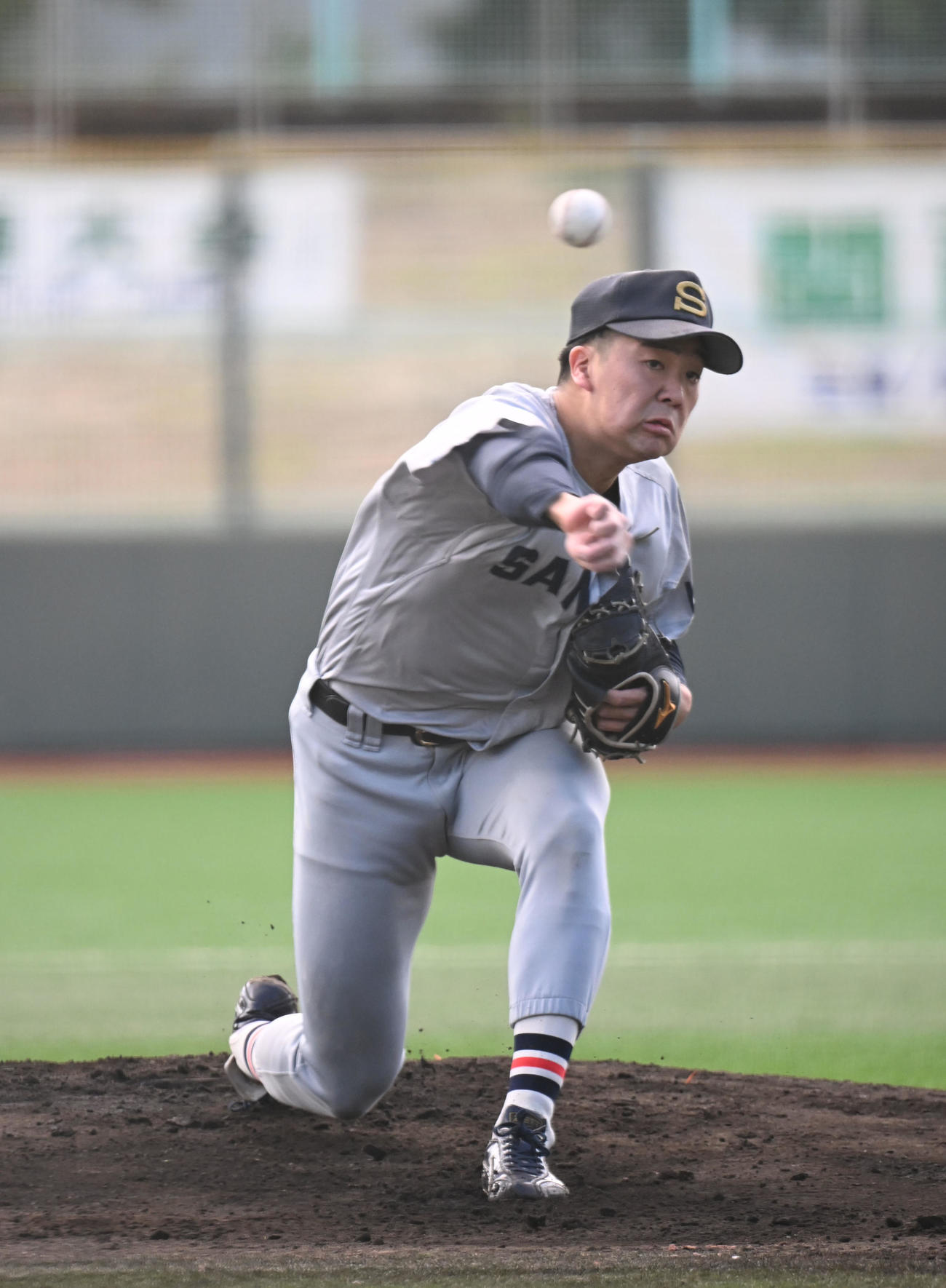 立命大対京産大　先発する京産大・田村（撮影・和賀正仁）