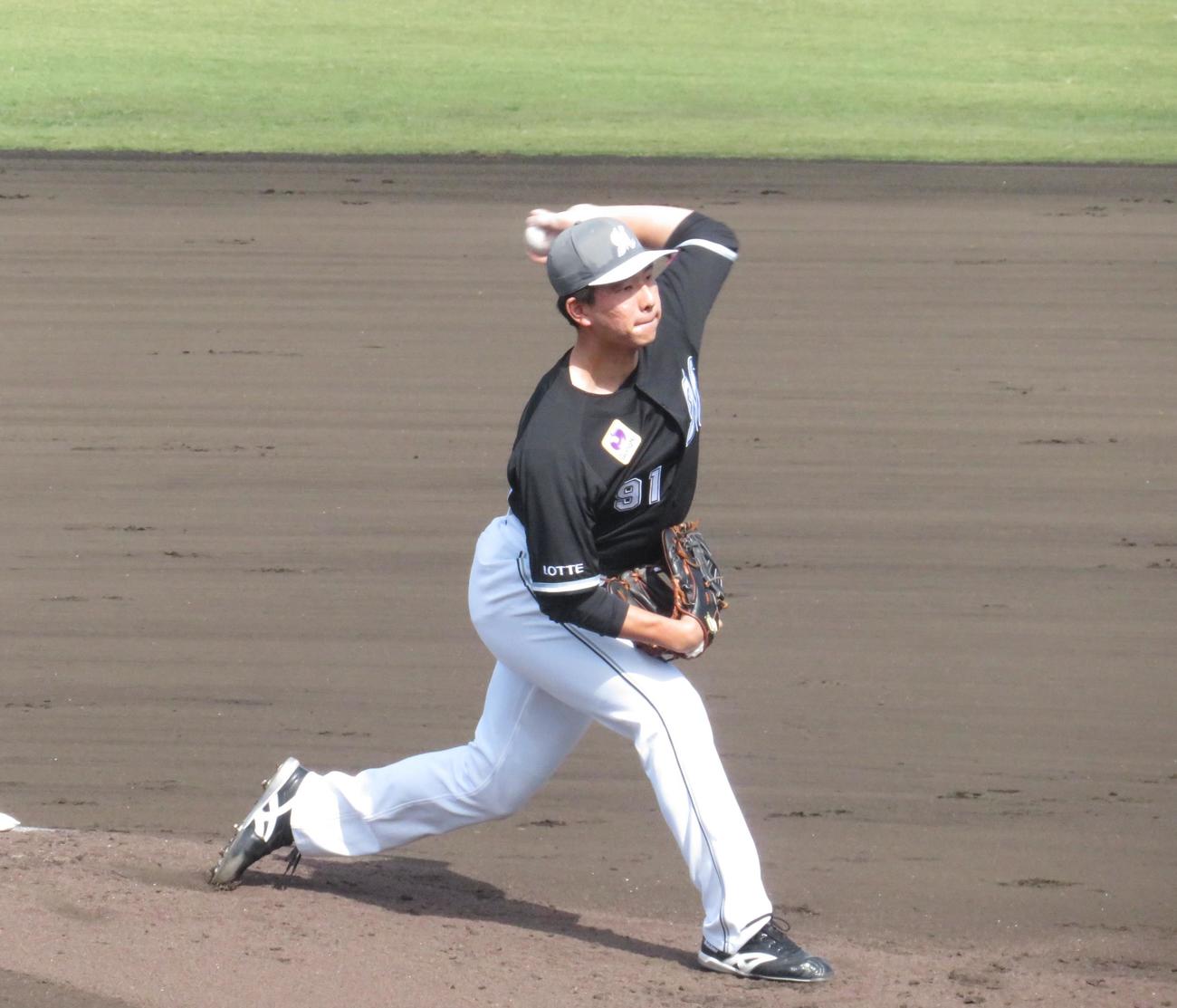 紅白戦で先発登板したロッテ吉川（撮影・星夏穂）