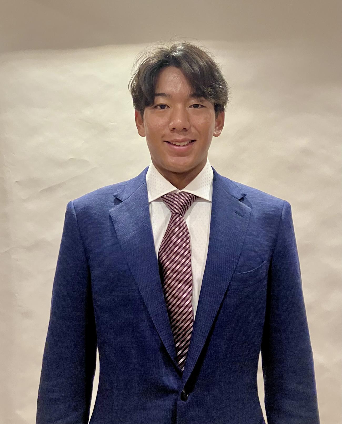 契約更改交渉に臨んだ楽天岸本（楽天野球団提供）