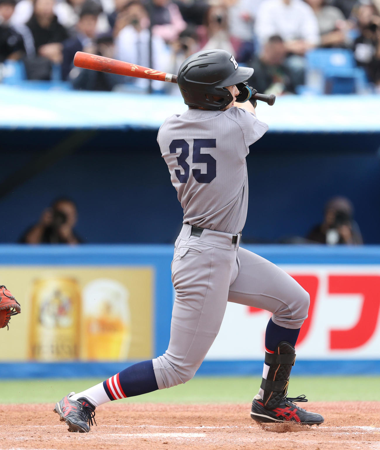 早大対慶大　3回裏慶大2死一、二塁、竹田一は左前に適時打を放つ（撮影・柴田隆二）