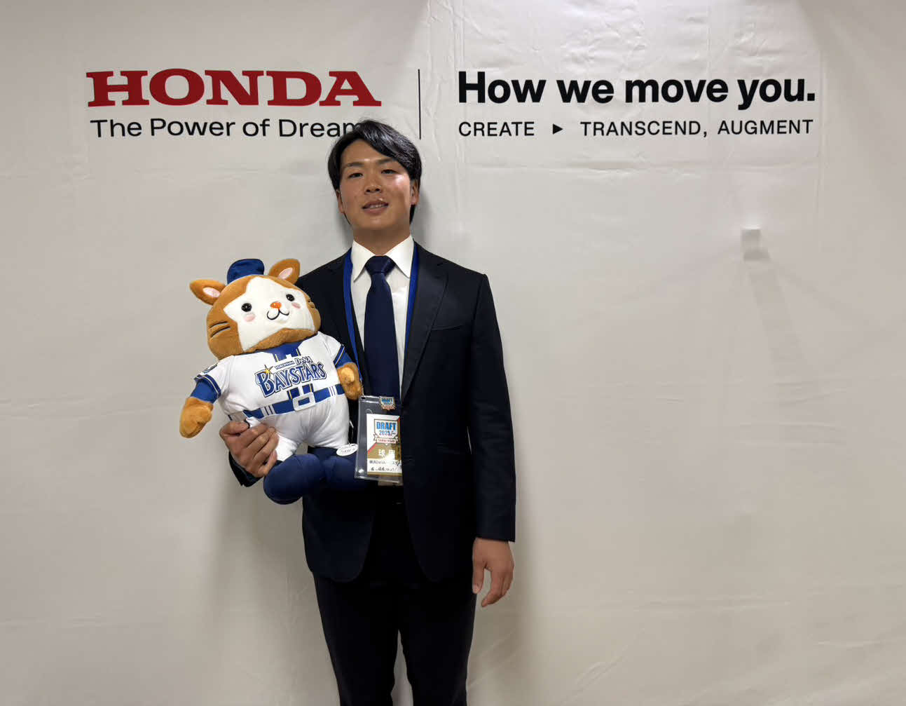 指名あいさつを受けたDeNAドラフト4位のHonda片山（撮影・小早川宗一郎）