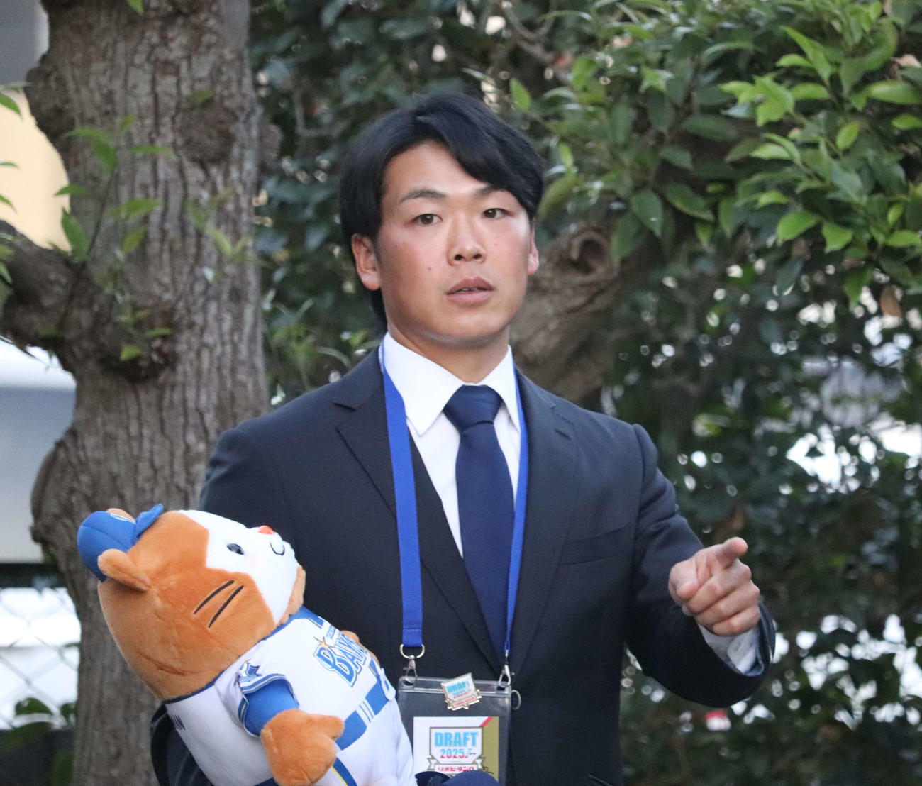 指名あいさつを受けたDeNAドラフト4位のHonda片山（撮影・小早川宗一郎）