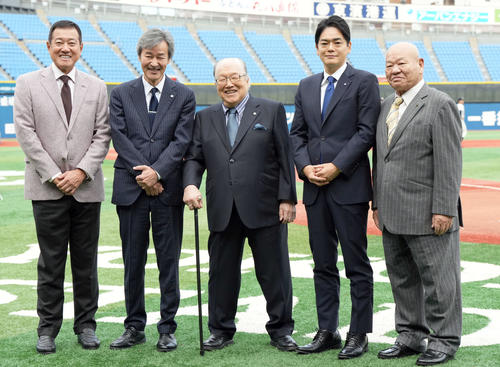 関東地区大学選手権開幕 巨人の原辰徳オーナー付特別顧問が始球式
