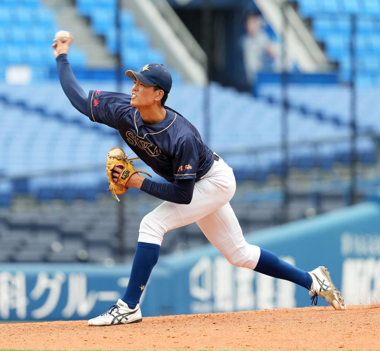 創価大対千葉経大　9回途中からマウンドに上がった創価大・山崎（撮影・たえ見朱実）