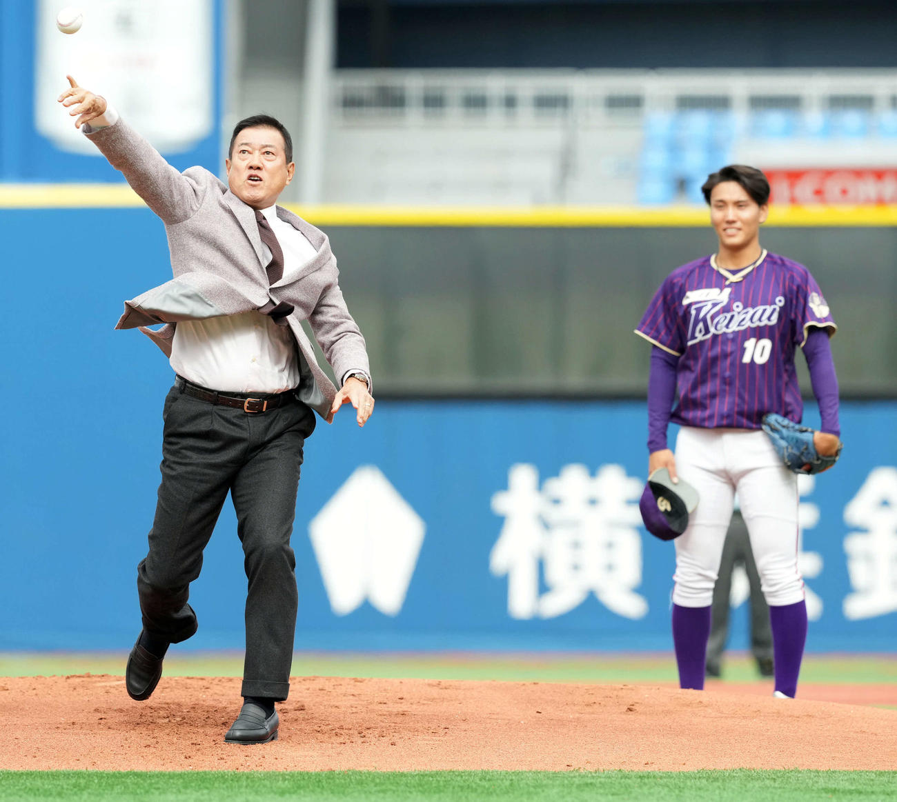 始球式を務めた原辰徳氏（撮影・たえ見朱実）