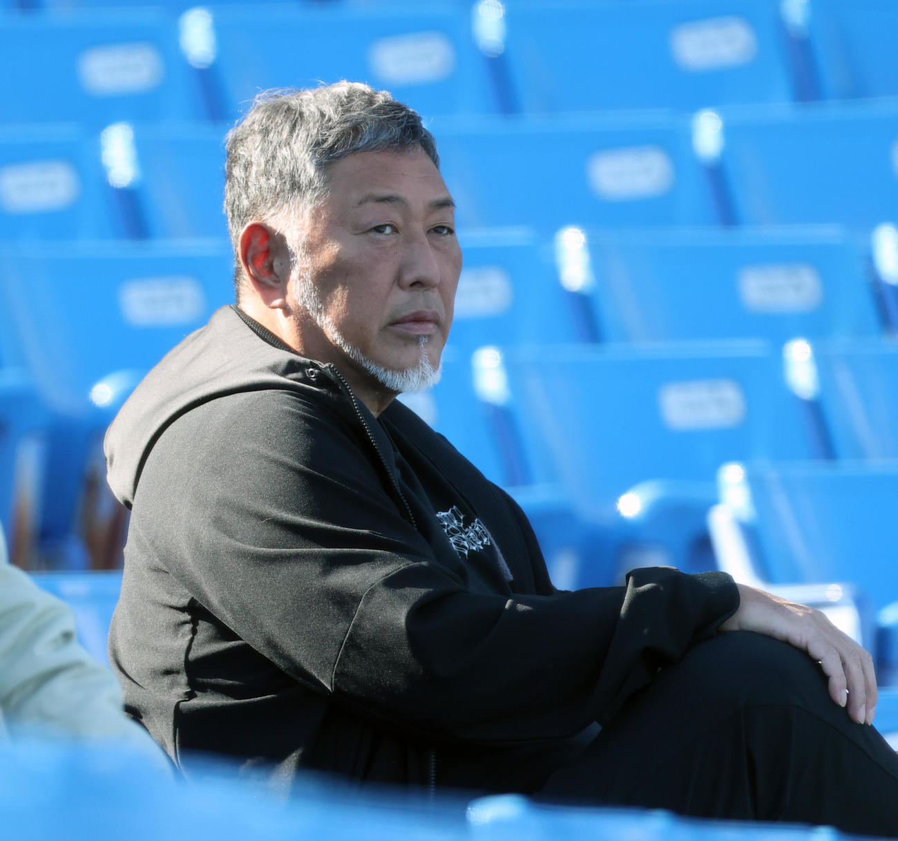 慶大対法大を観戦する清原和博氏（撮影・柴田隆二）