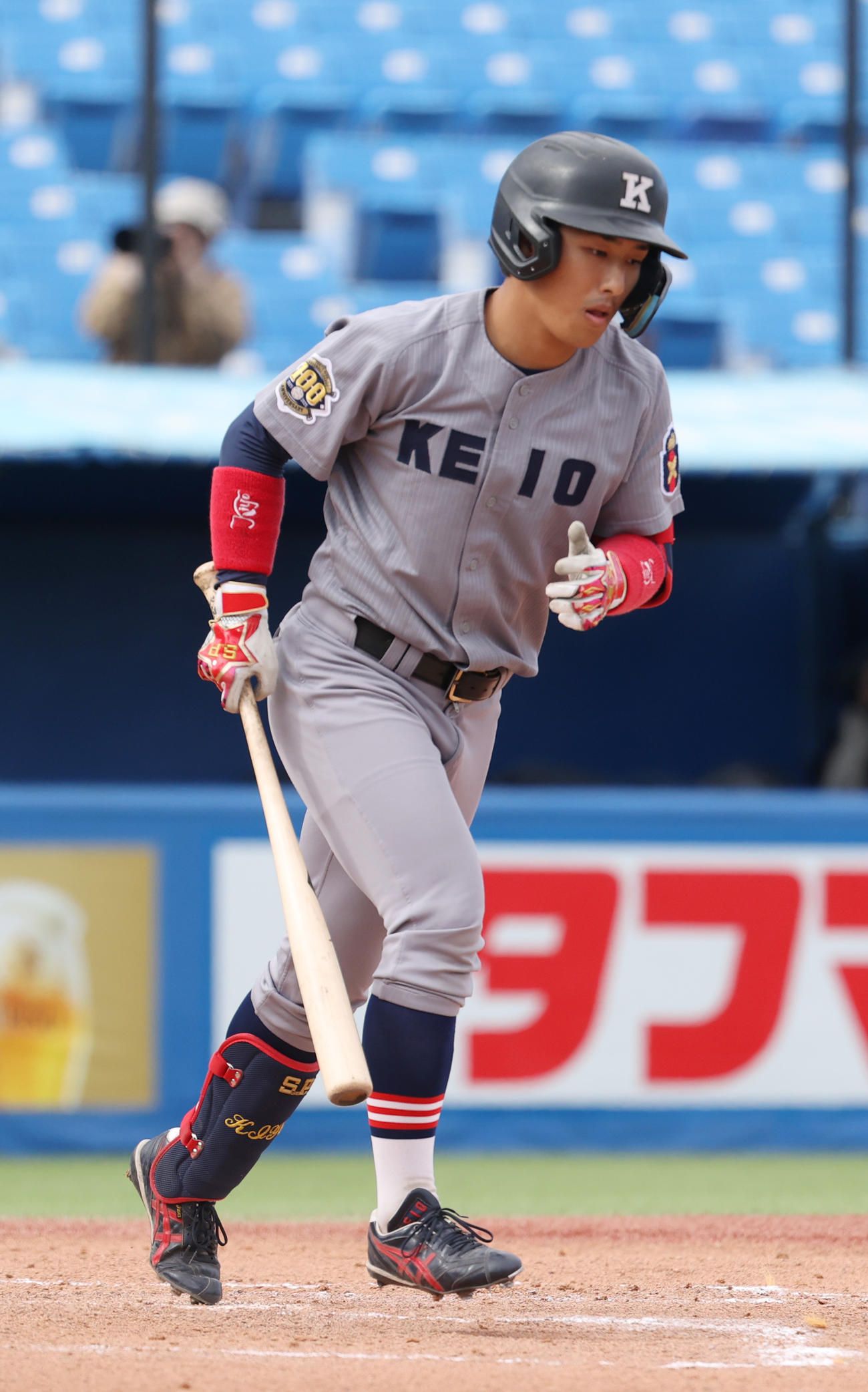 慶大対法大　7回表慶大2死二塁、清原は四球を選ぶ（撮影・柴田隆二）